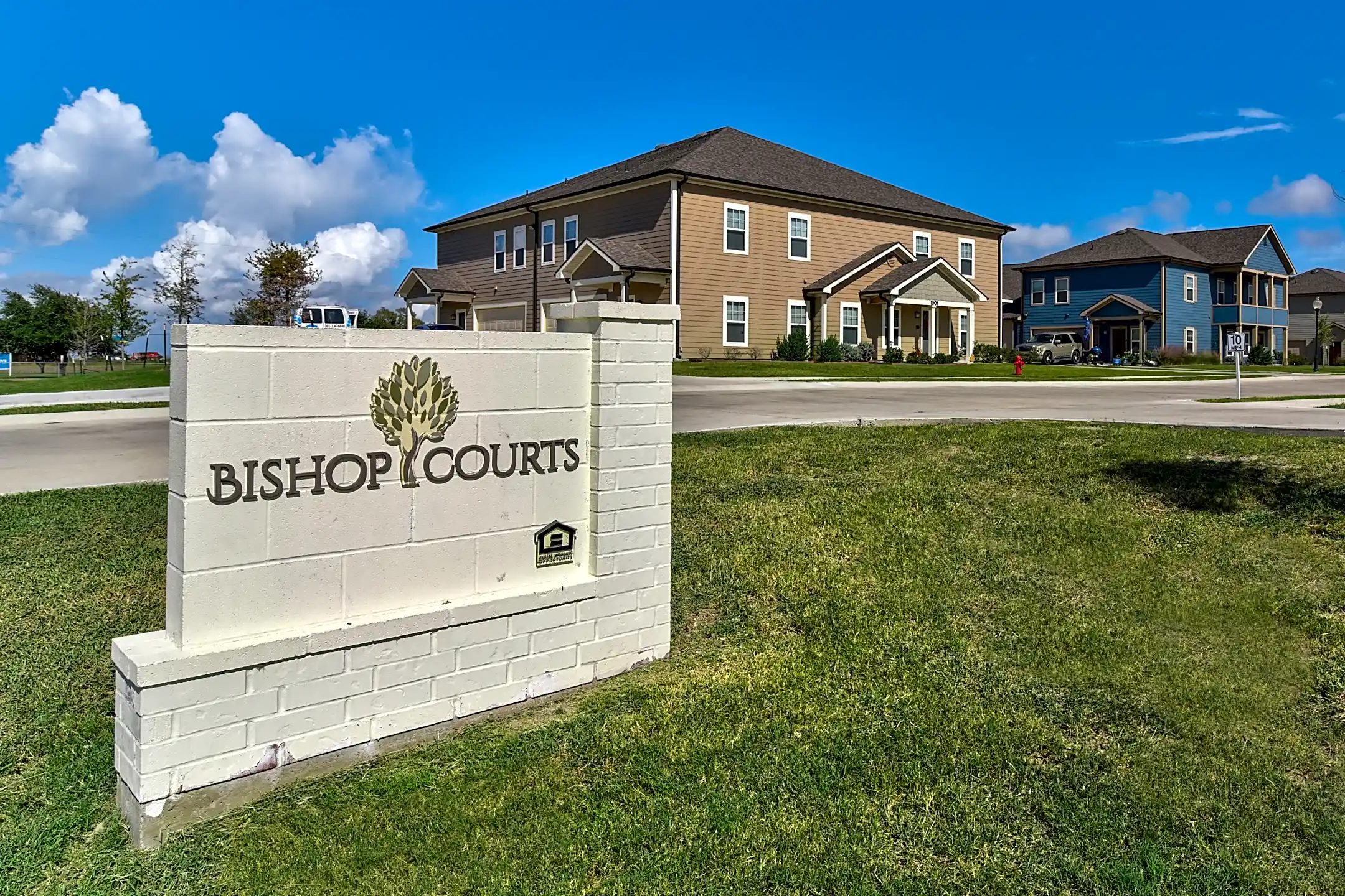 Courts 1001 Cts TX Townhomes for Rent Rent.