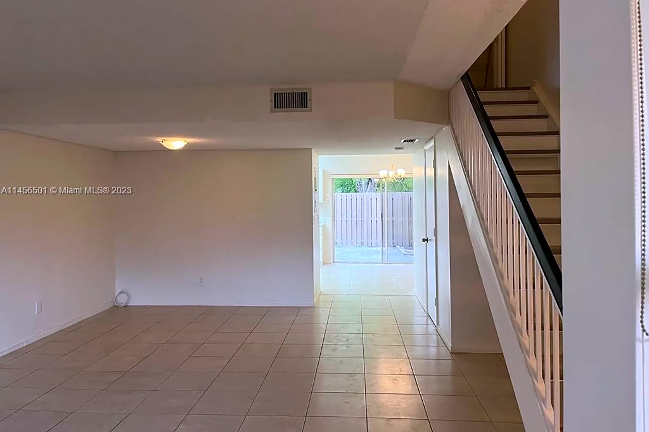 12379 NW 15th St - Pembroke Pines, FL