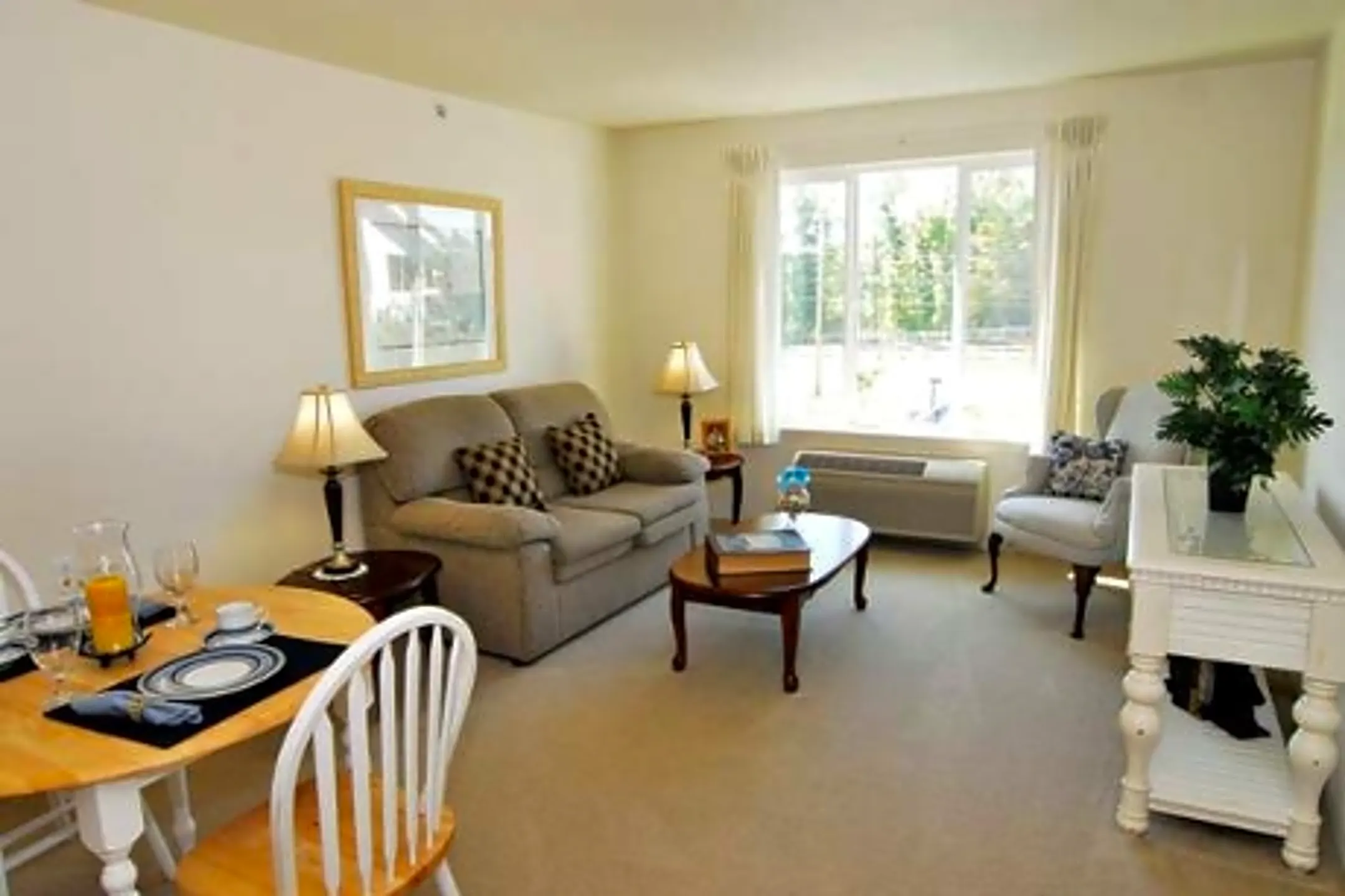 The Stratford 1573 Skeet Club Rd High Point, NC Apartments for Rent