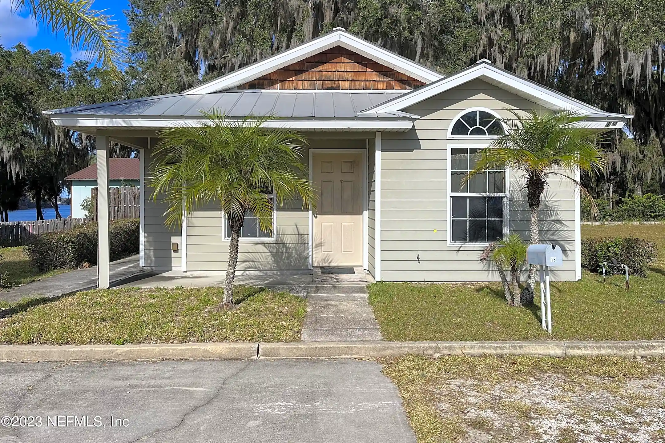 100 Ashton Cir 24 Houses Welaka, FL 32193