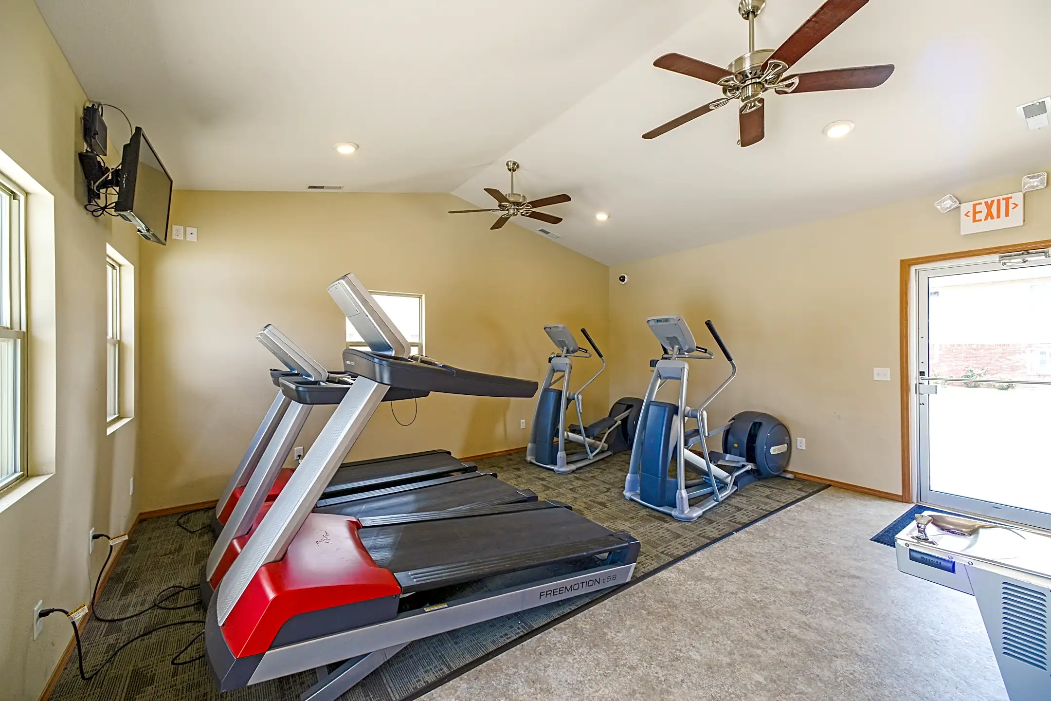 Wingover 1016 Haeffele Way Bloomington, IL Apartments for Rent Rent.