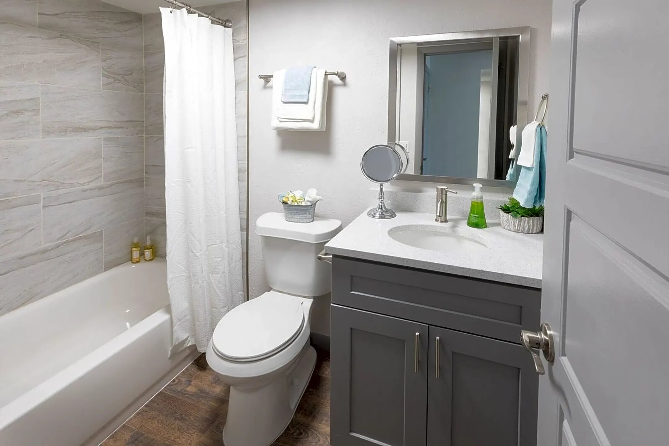 Winchester & Browning Apartments 3030 S. Bannock St. Englewood, CO