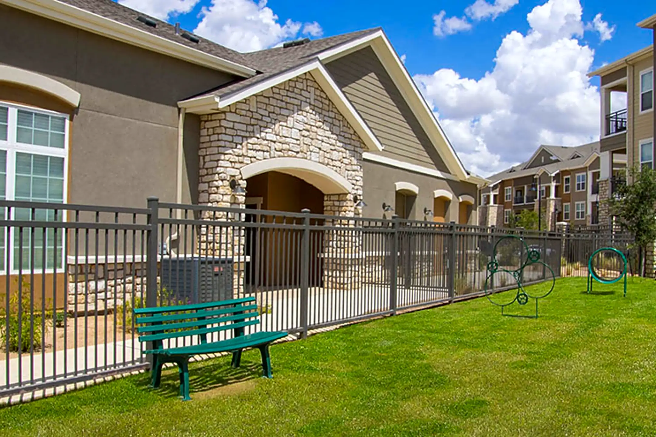 Oasis at Pavilion Park Midland, TX 79705