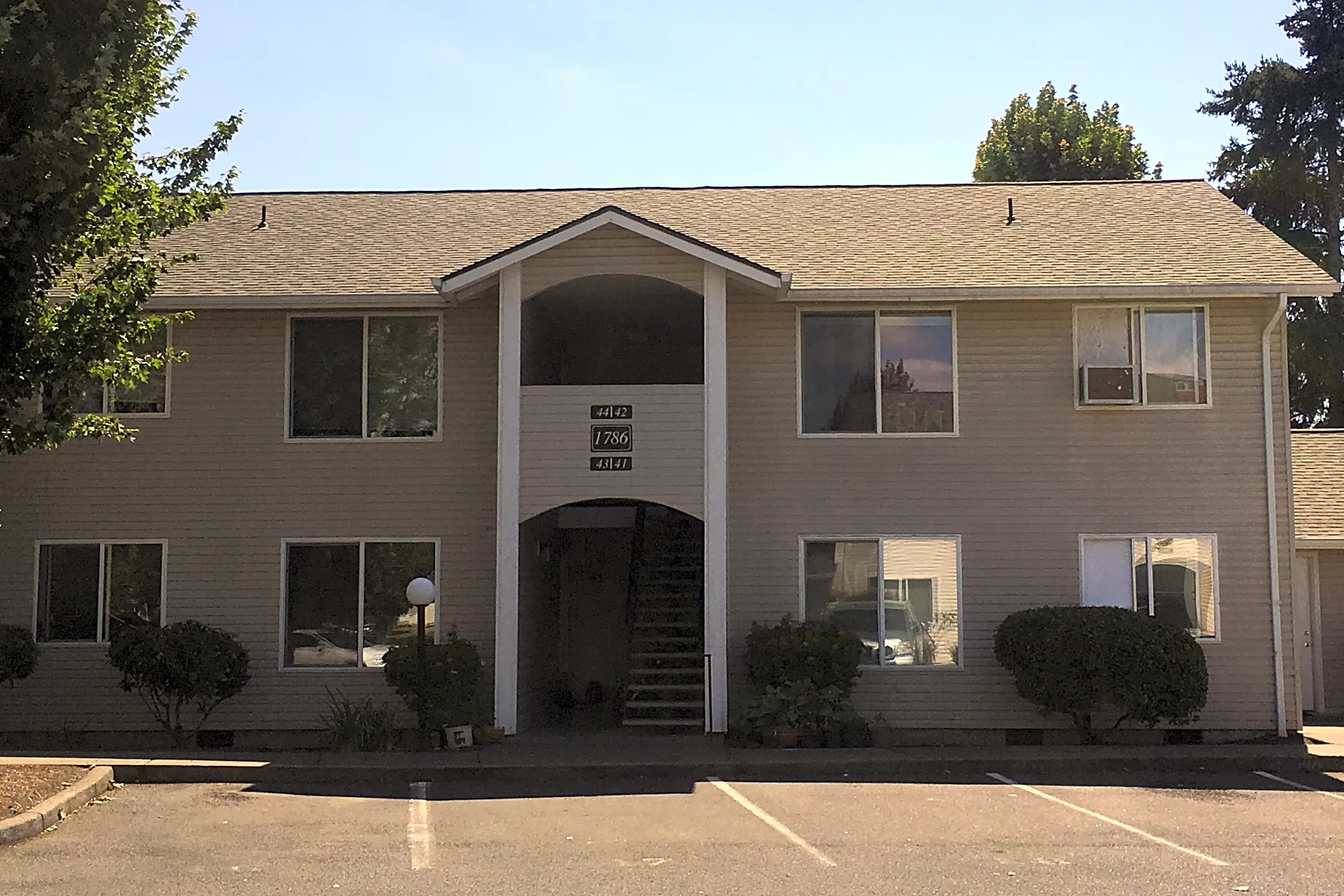 Columbus Village Apartments Mcminnville, OR 97128