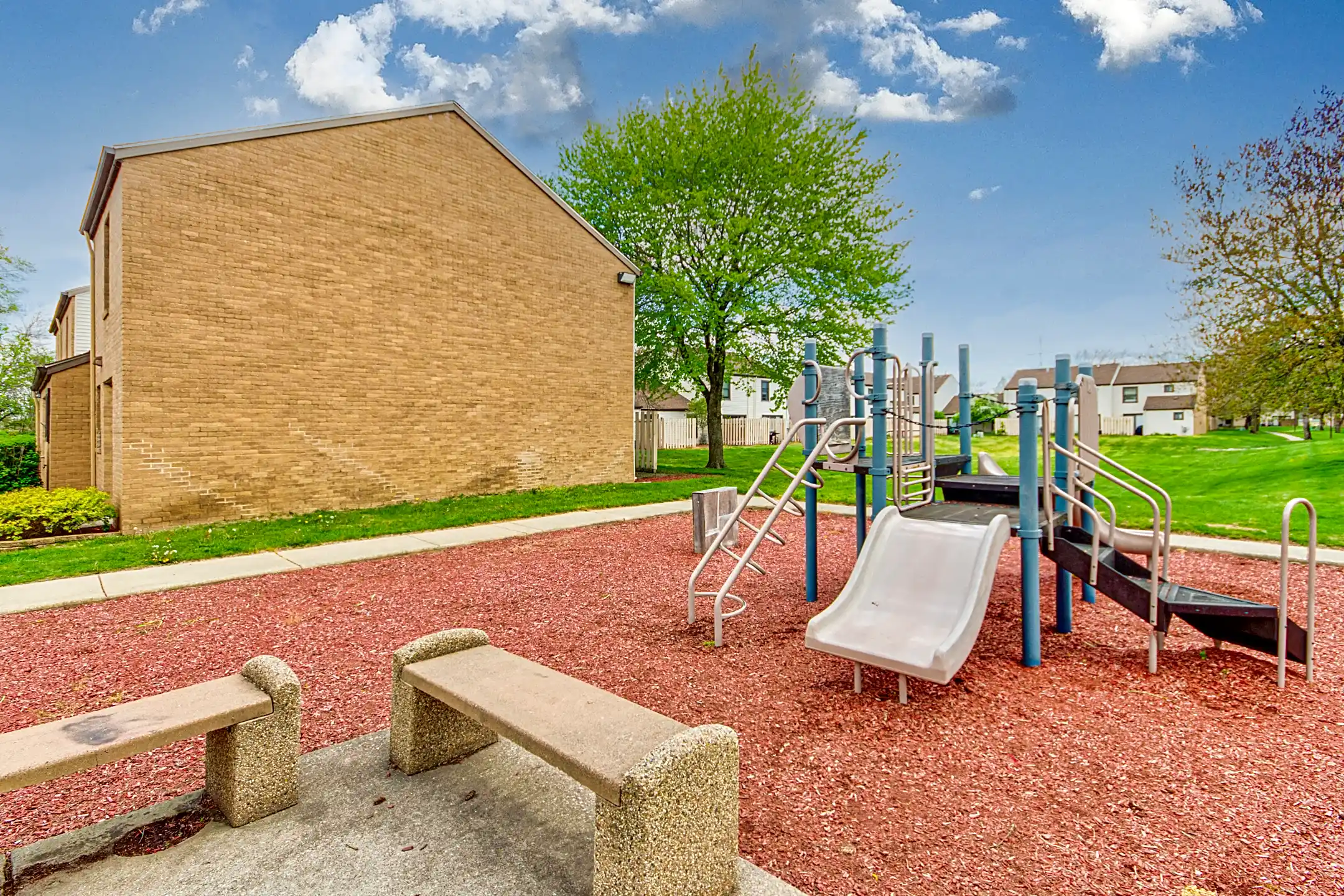 Riverside Townhomes 1229 Lockport Dr Three Rivers, MI Apartments