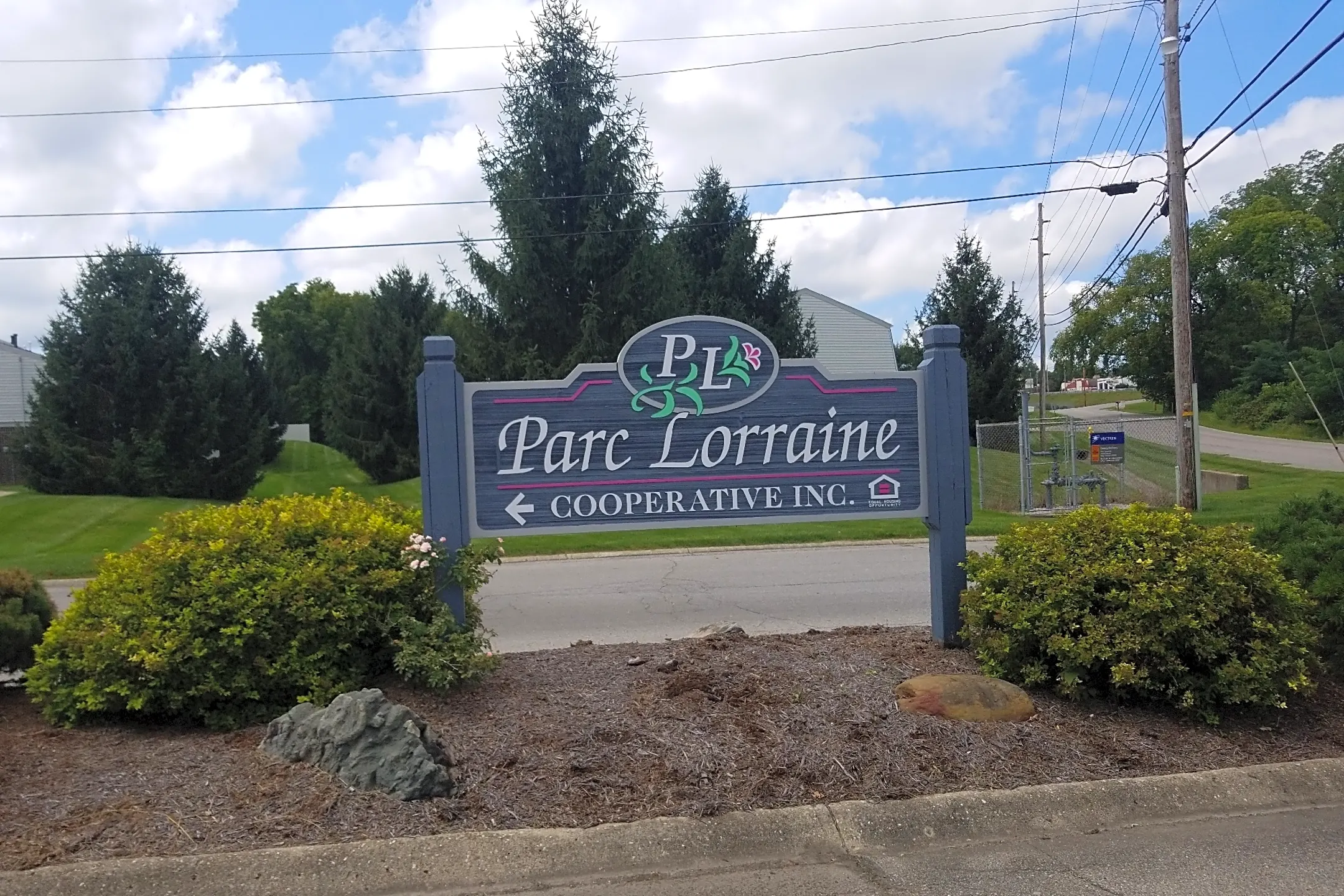 Pool - Parc Lorraine Apartments - Richmond, IN