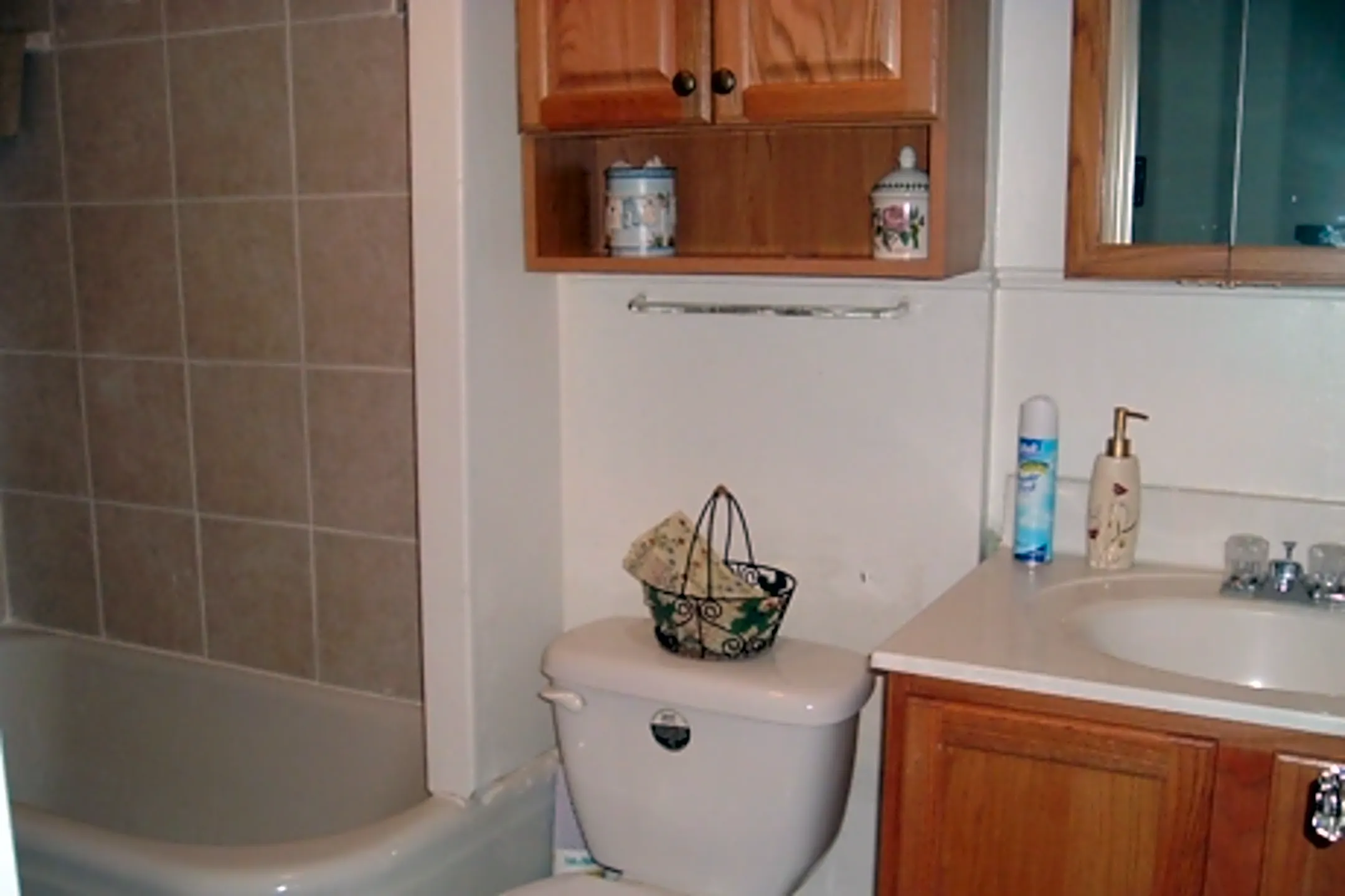 Drexel Court Apartments 4211 Woodland Ave Drexel Hill, PA