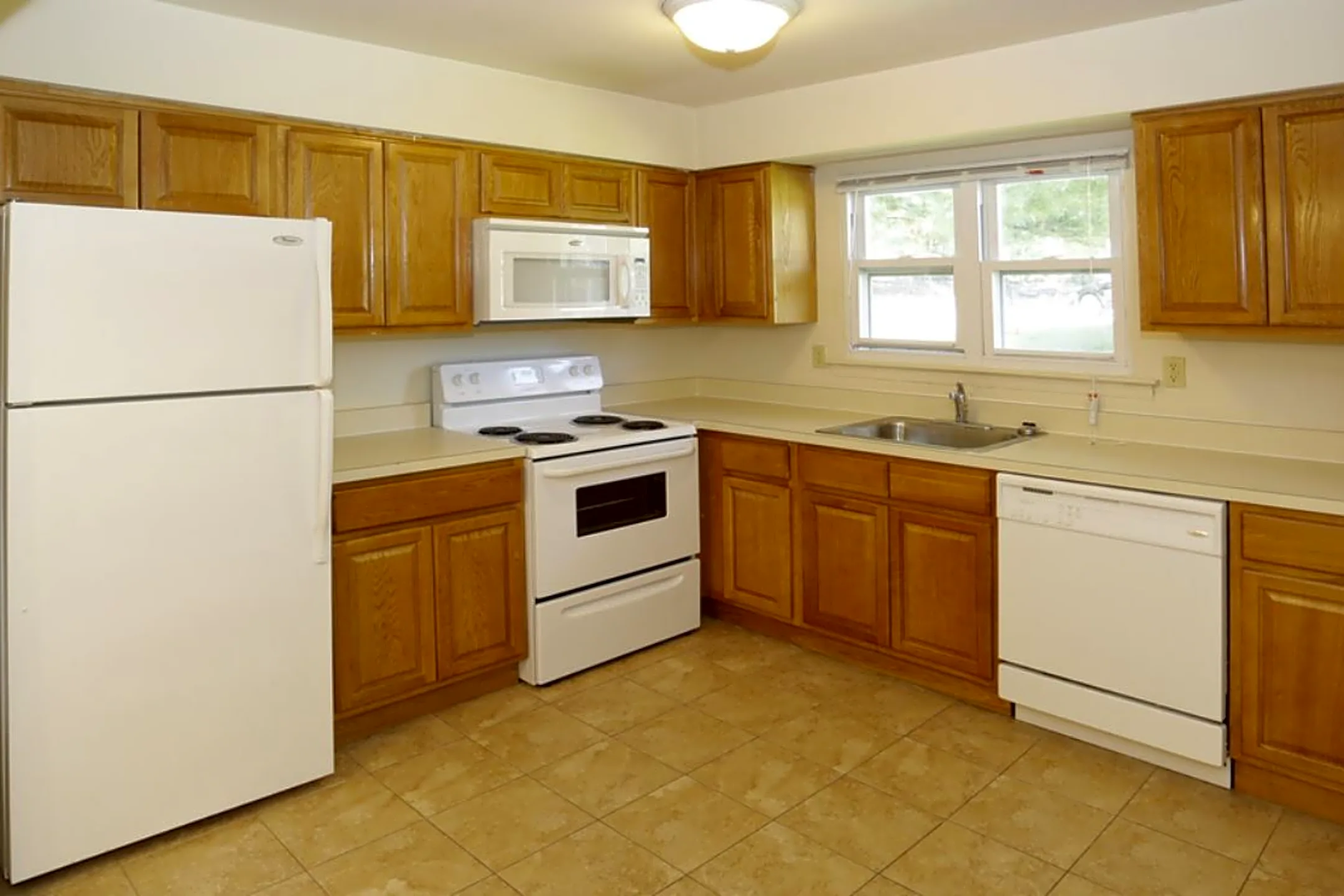 Olde East Townhouses Farmhouse Lane Building M Morristown, NJ Apartments for Rent Rent.