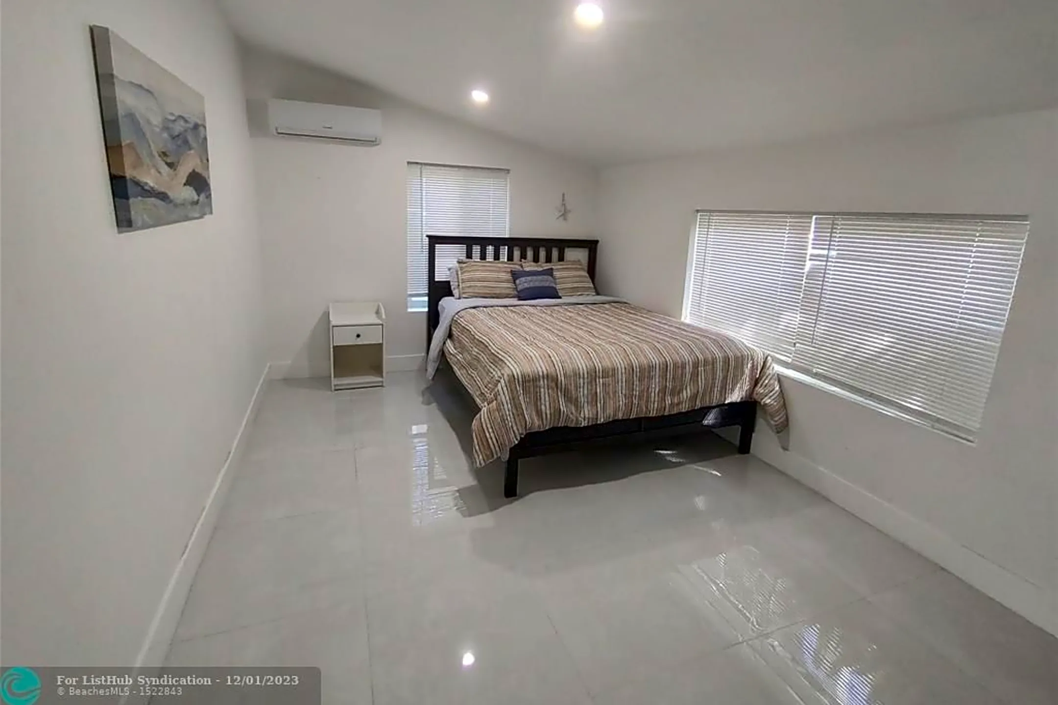 Bedroom - 720 SW 2nd Ave - Hallandale Beach, FL