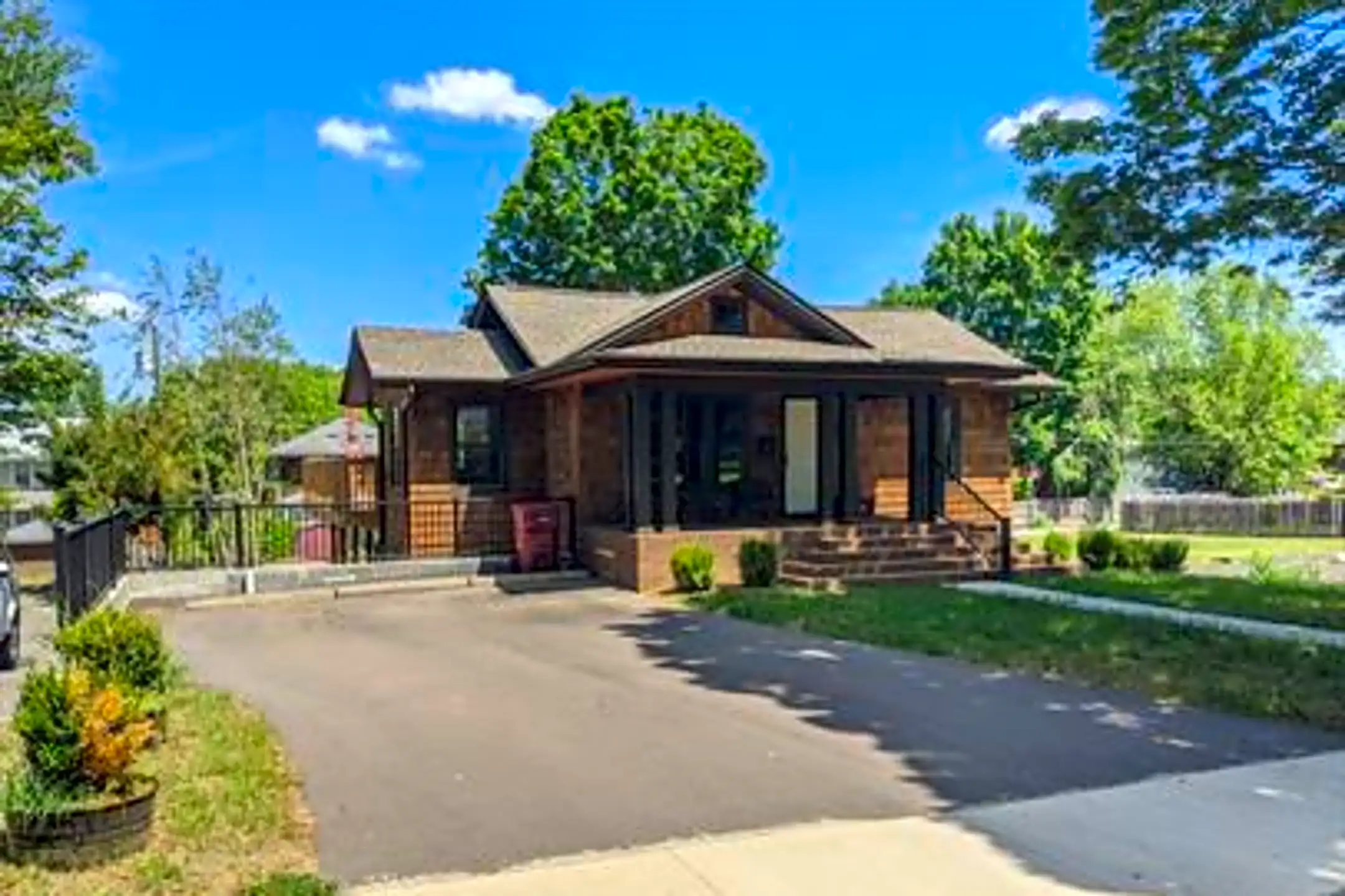 Building - 822 W Locust St - Johnson City, TN