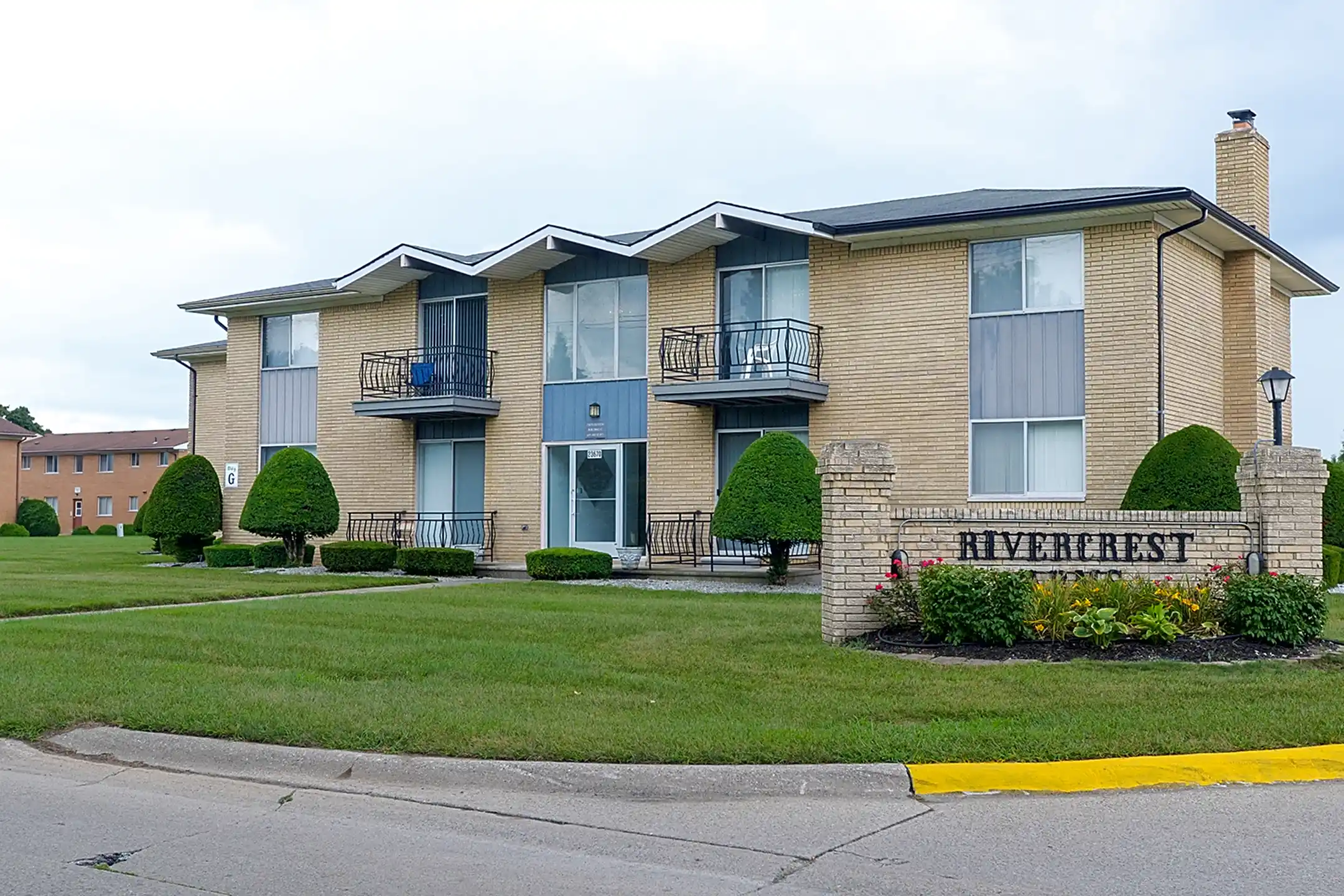 Rivercrest Arms Apartments Clinton Township, MI 48036