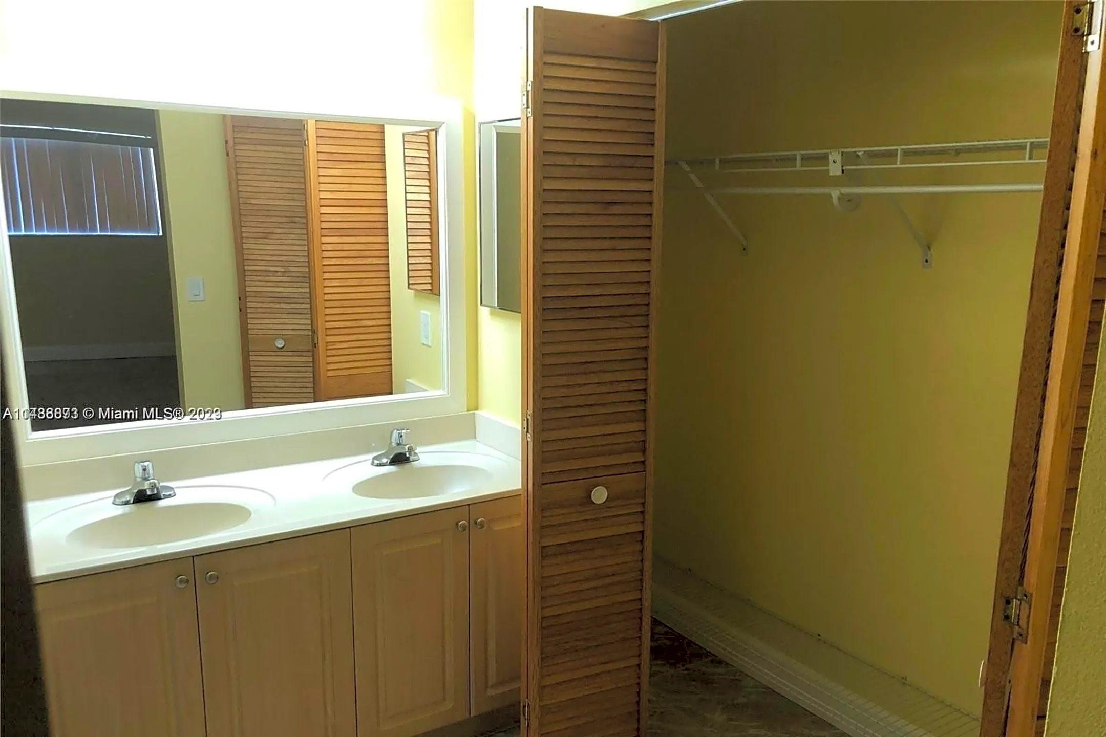 9725 Hammocks Blvd 108F Condos Miami, FL 33196