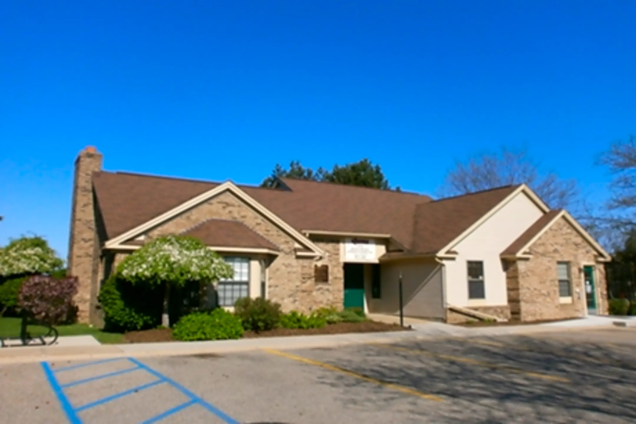 Rolling Hills Apartments Lapeer, MI 48446