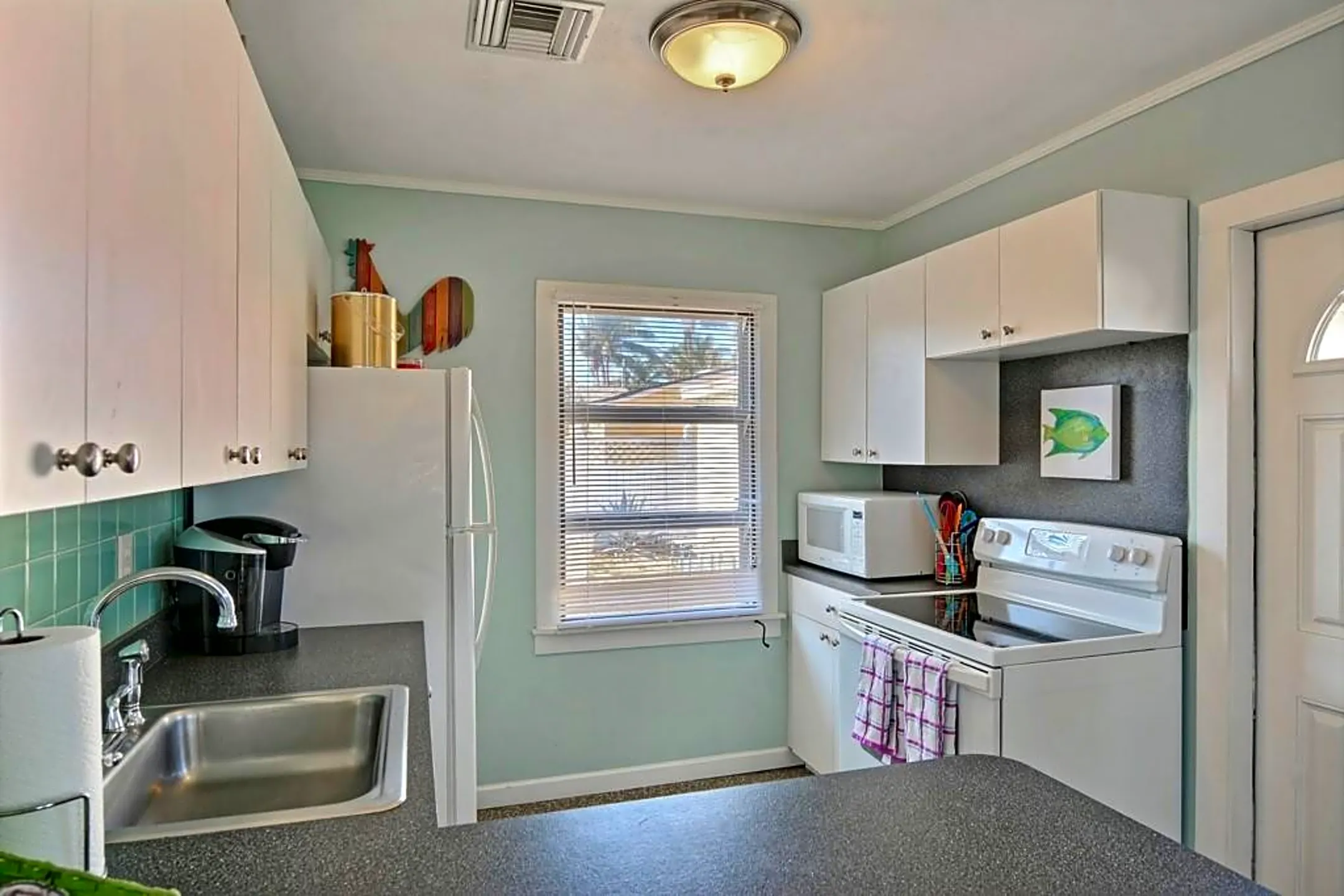 Kitchen - 926 E Causeway Blvd - Vero Beach, FL