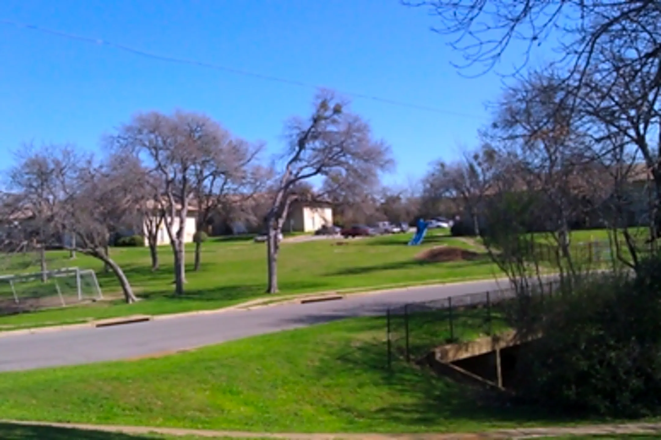 Highland Road Village 2704 S Cockrell Hill Rd Dallas, TX Apartments