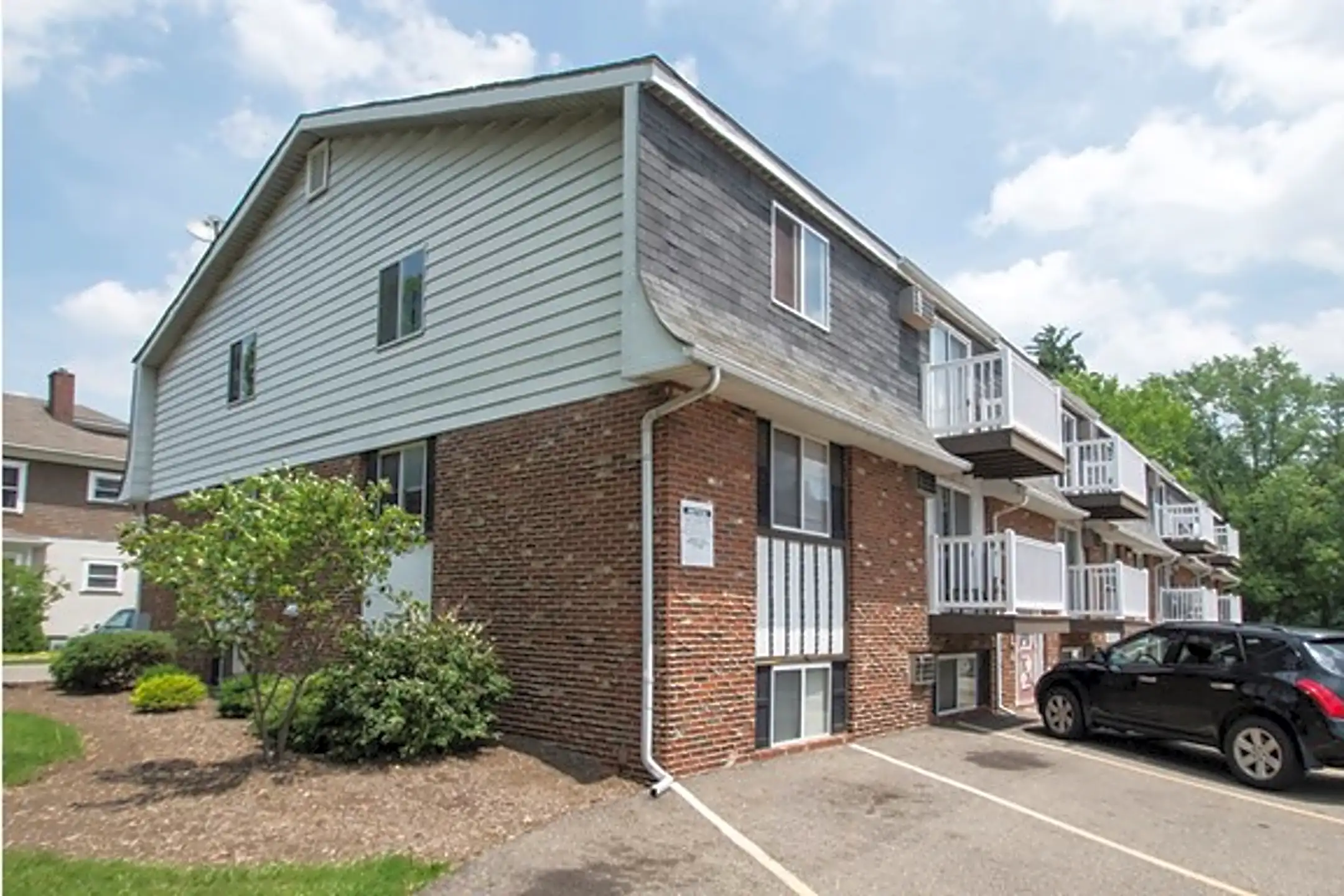 Chalet DeVille Apartments Canton, OH 44709