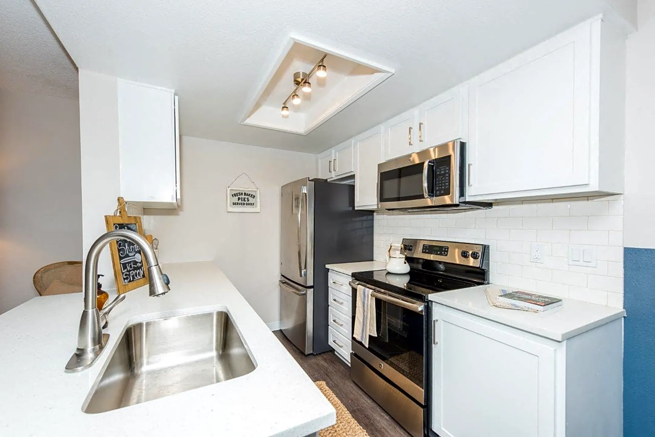 Townhomes with a View 9840 SE Talbert St Clackamas, OR Apartments