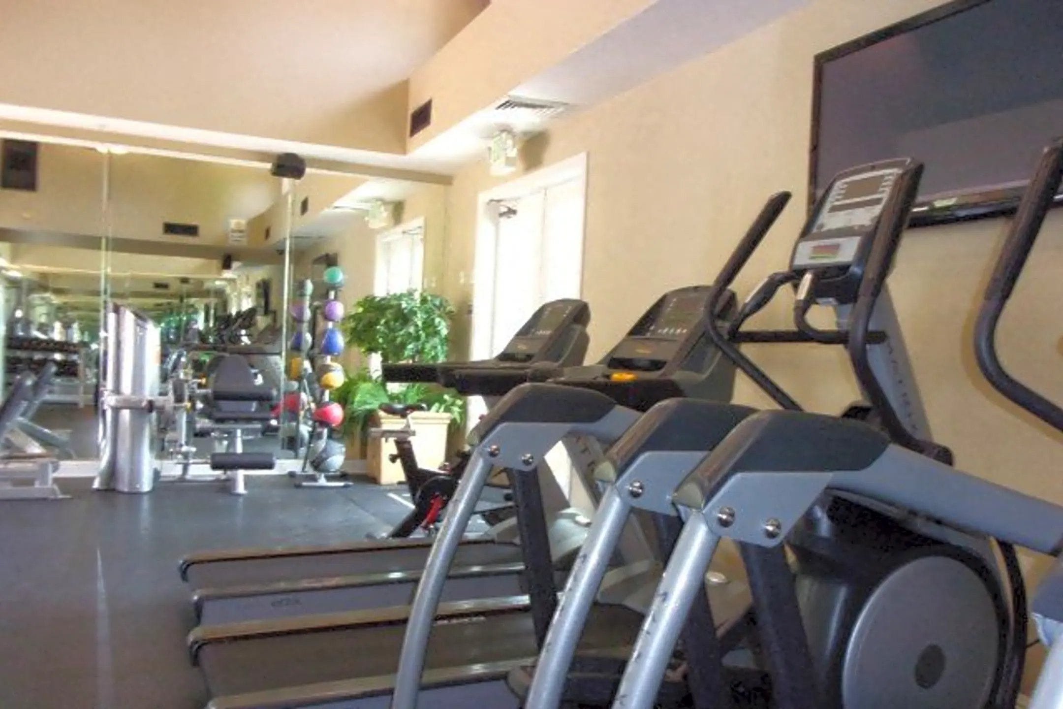 Fitness Weight Room - Vineyard Gate - Roseville, CA
