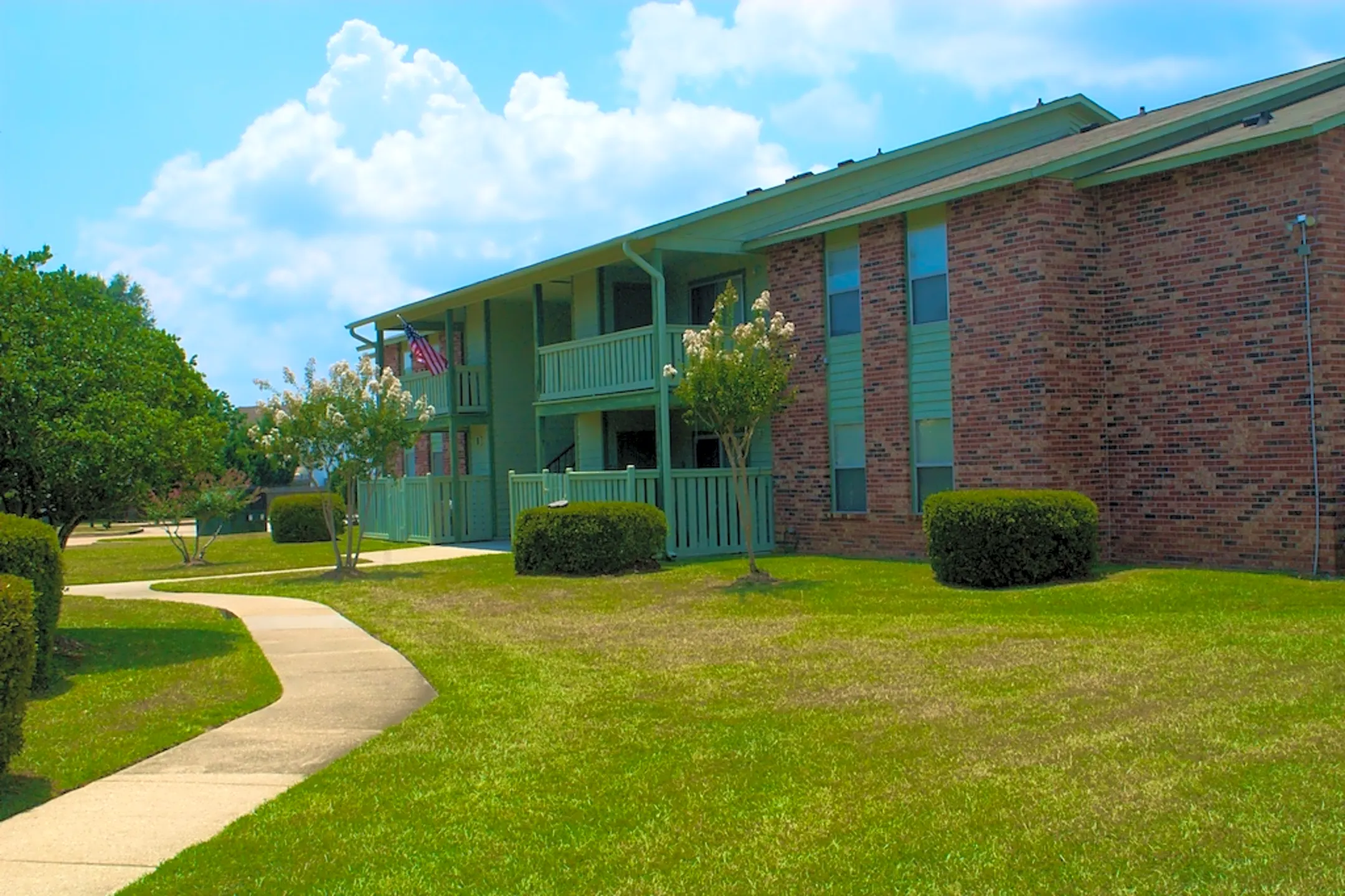 Pines On The Bay Apartments