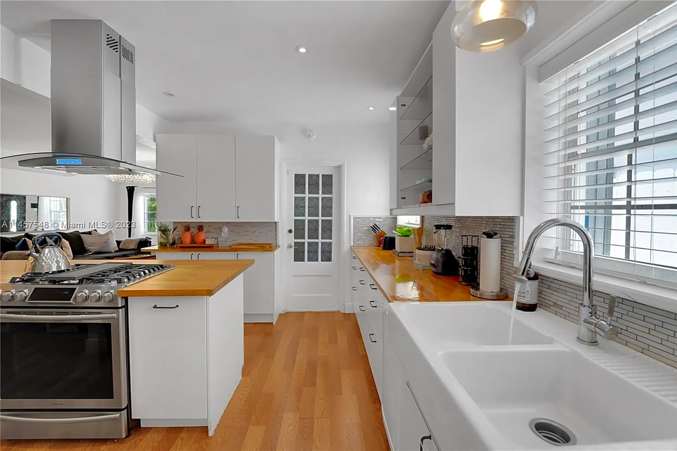 Kitchen - 355 NE 87th St - El Portal, FL