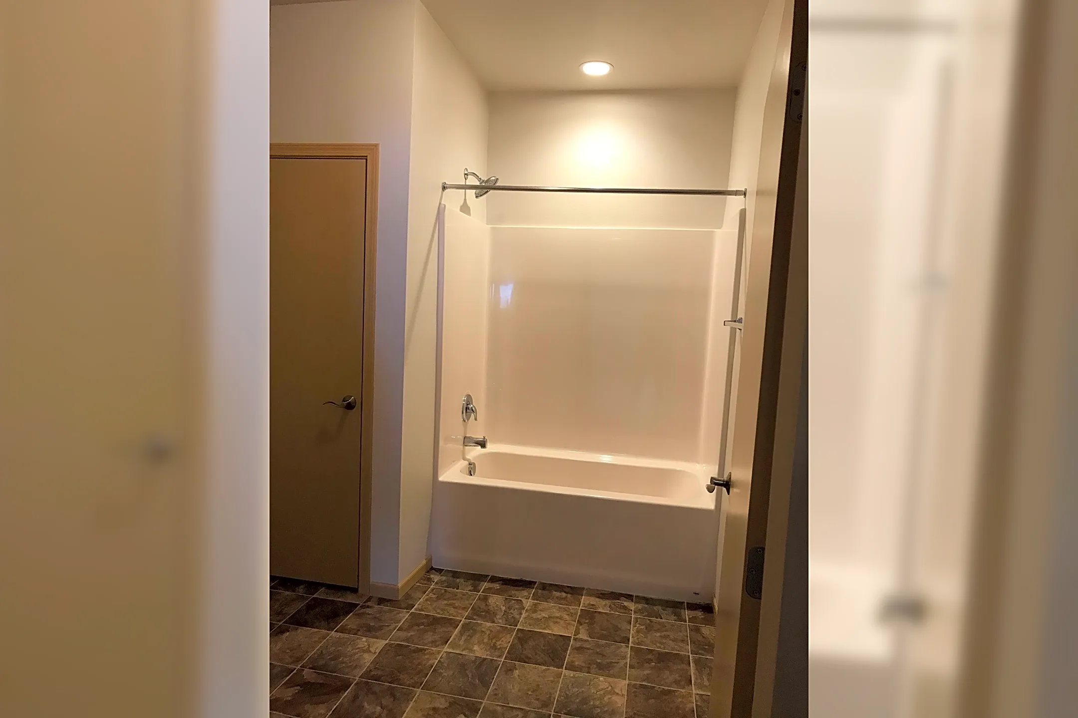 Bathroom - The Cascades Apartments - Fargo, ND