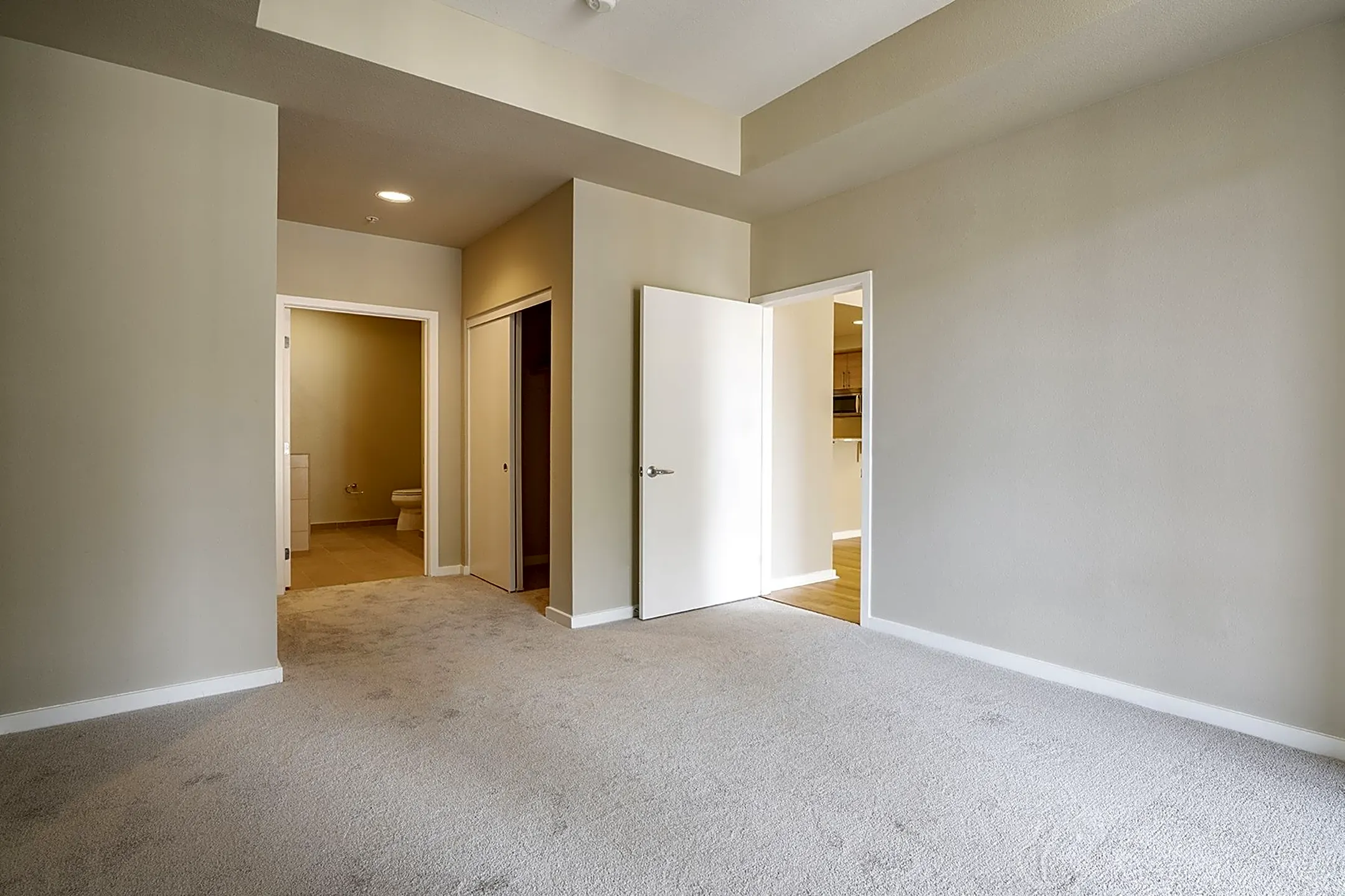 The Mercer 1655 N Calif Blvd Walnut Creek, CA Apartments for Rent