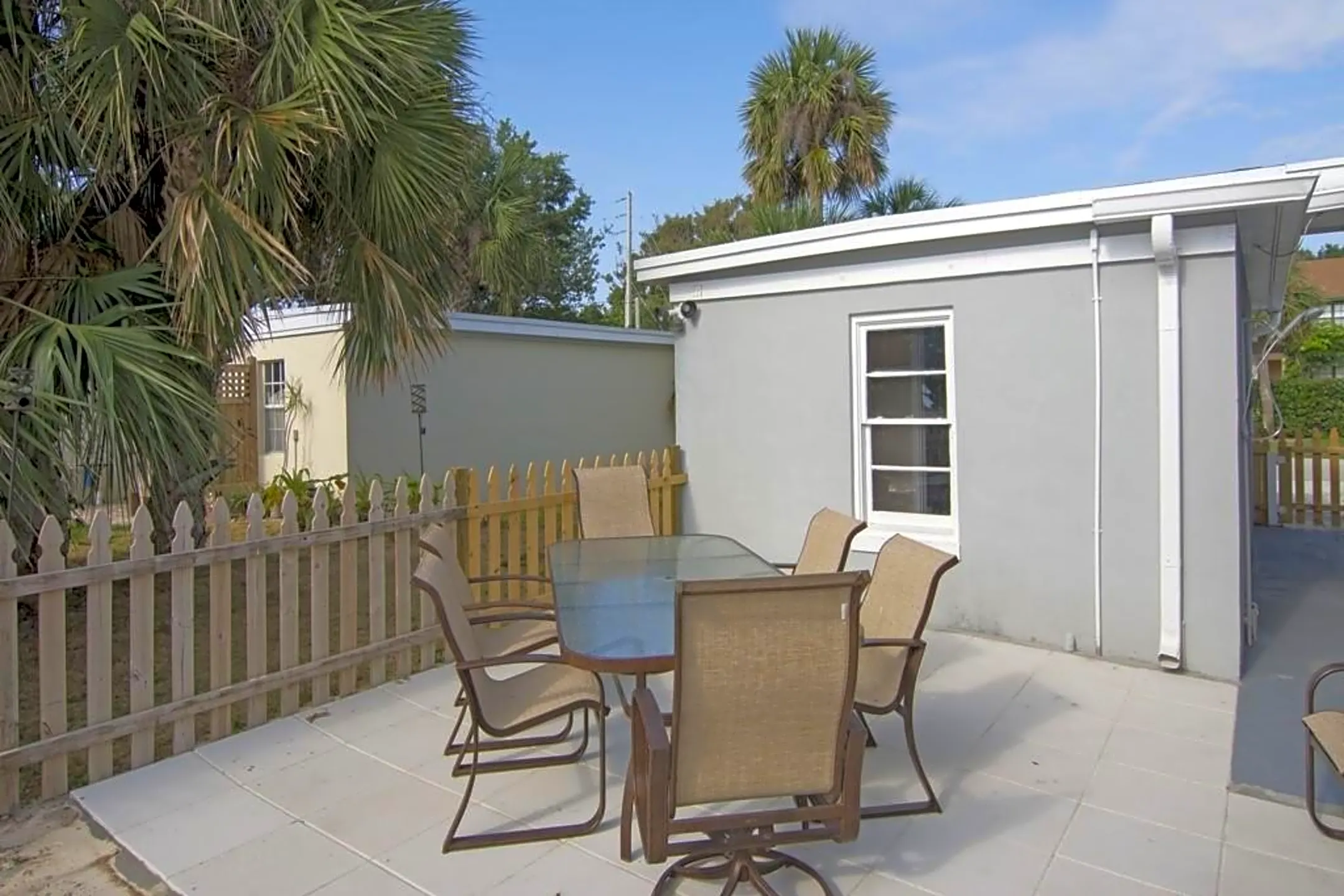Patio / Deck - 916 E Causeway Blvd - Vero Beach, FL