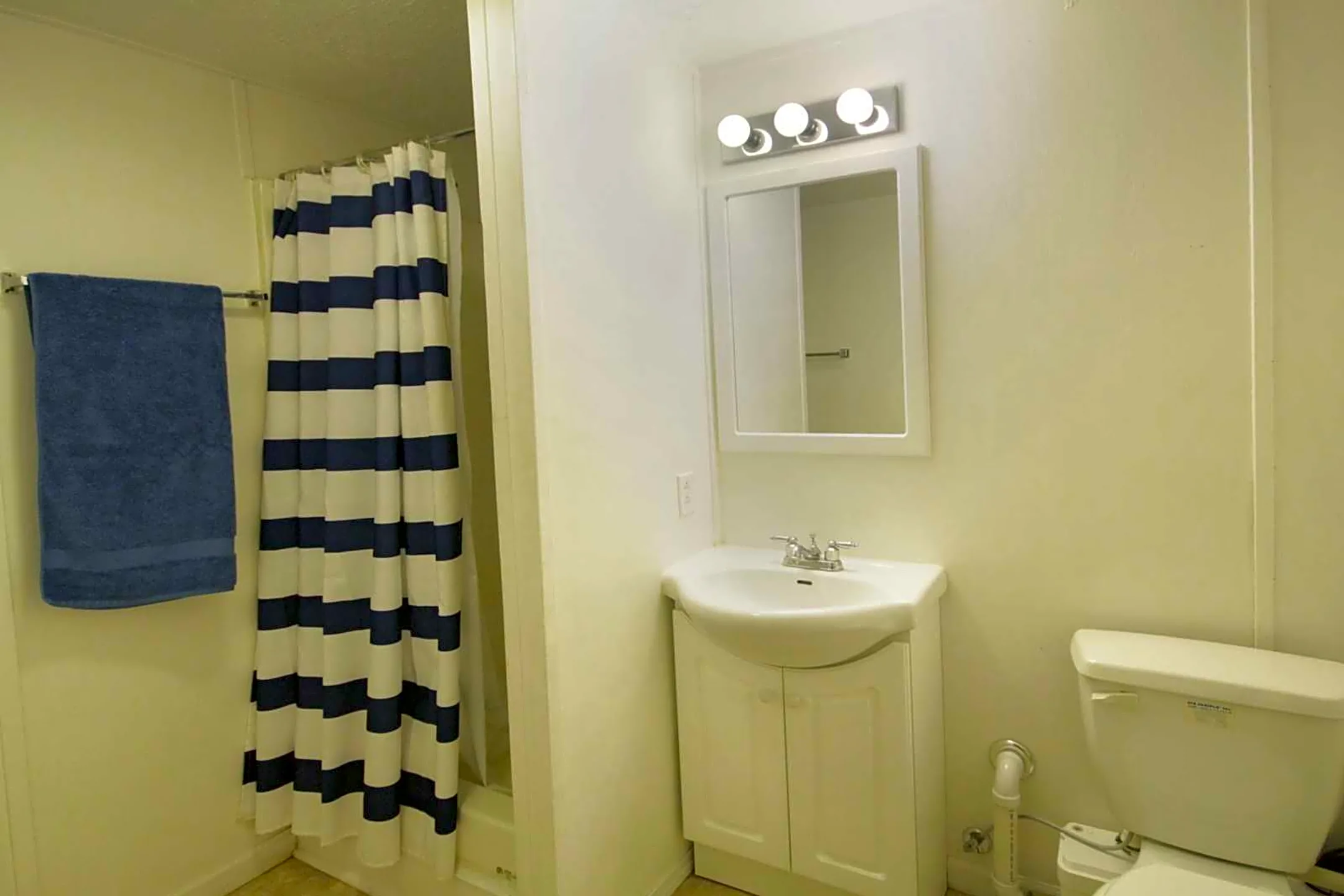 Bathroom - Eddy Street Student Townhomes - South Bend, IN