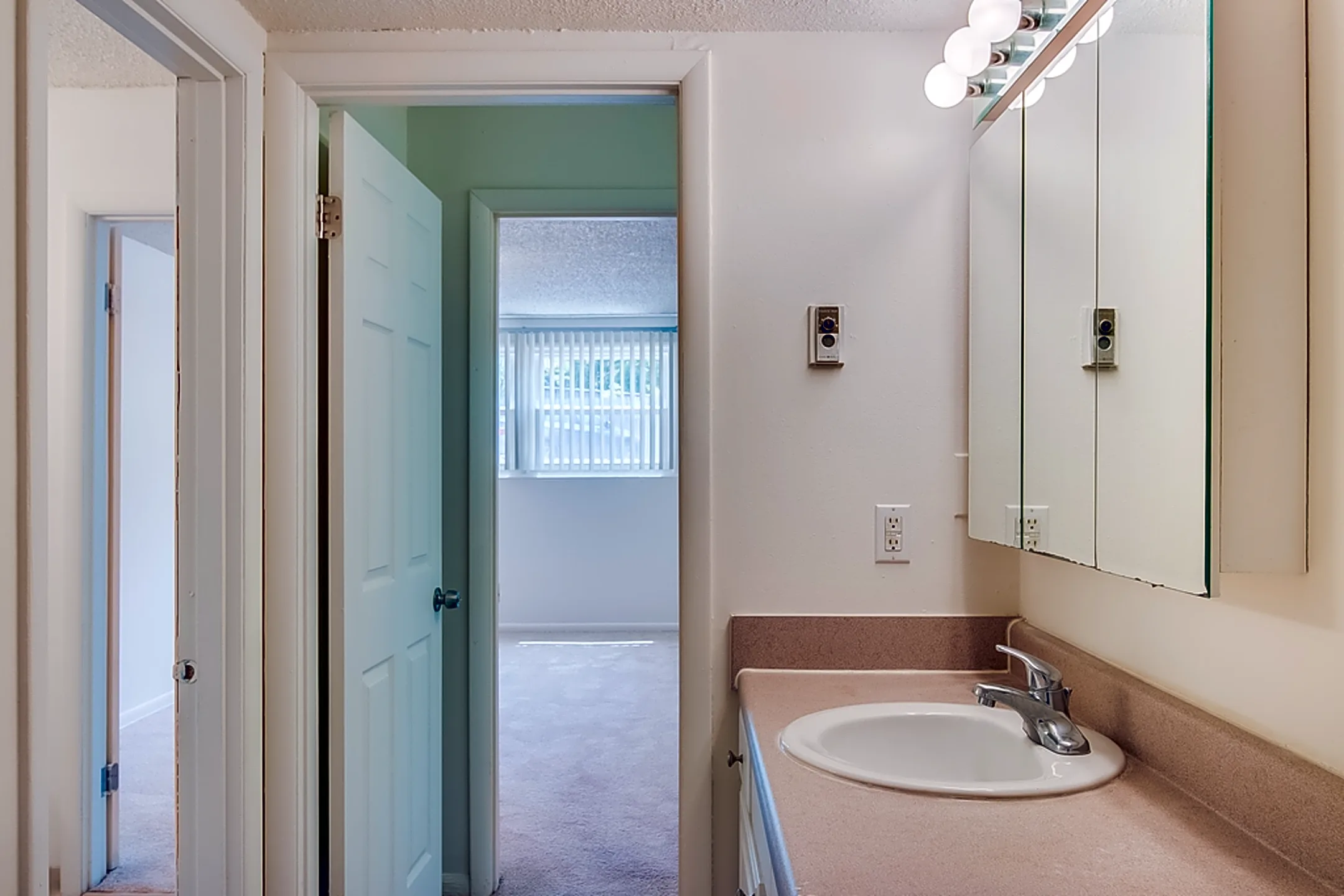 Hull Apartments East Lansing, MI 48823