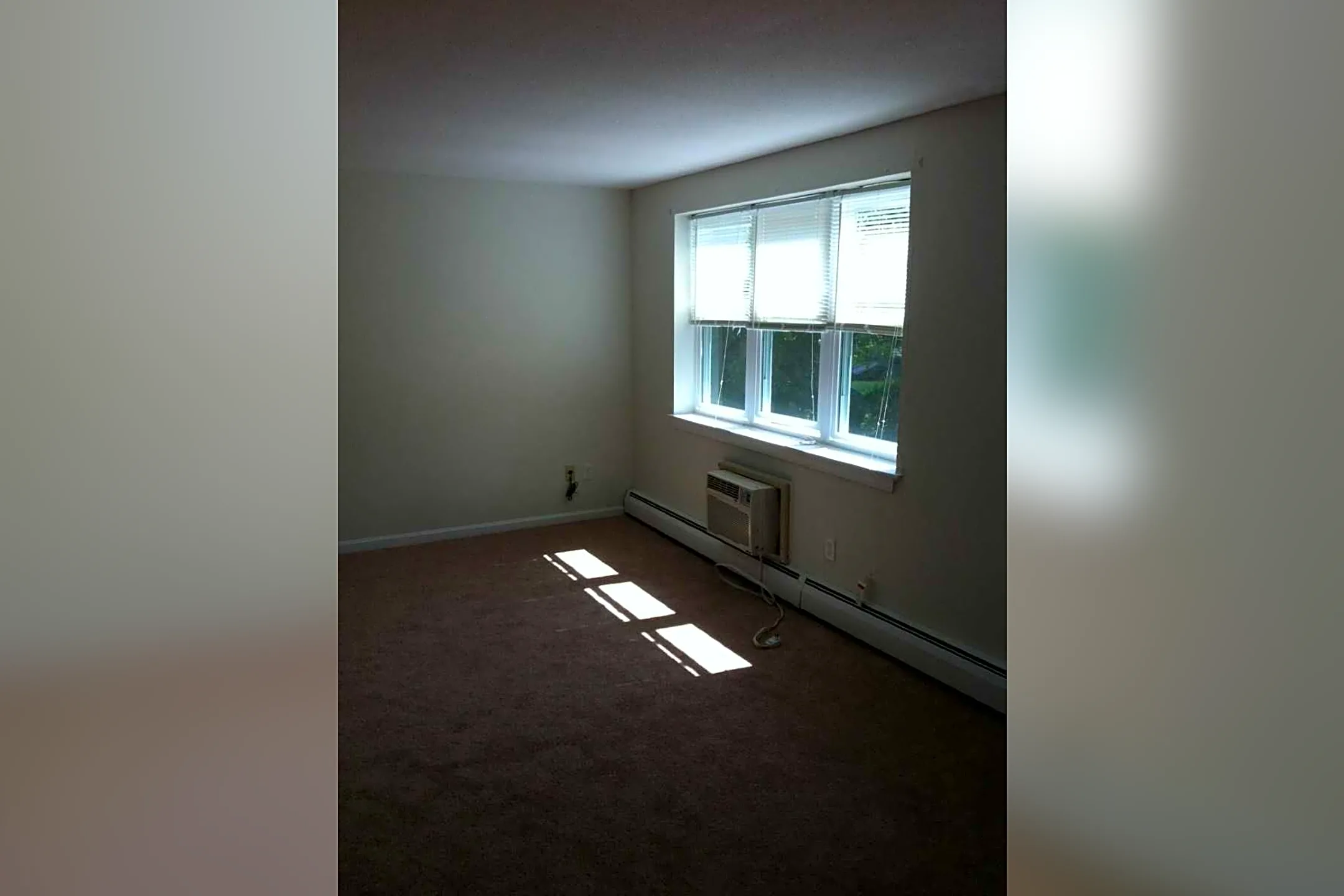 Living Room - Westphal Apartments - West Hartford, CT