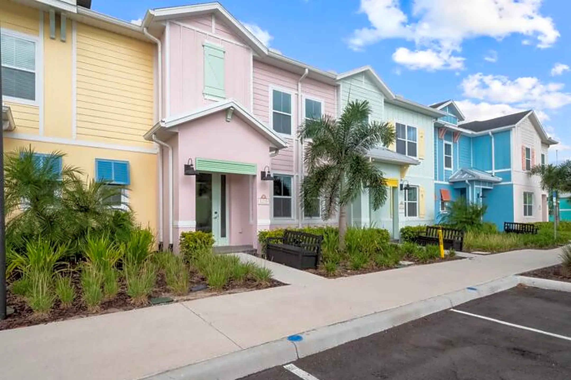 Building - 8209 Surf St - Kissimmee, FL