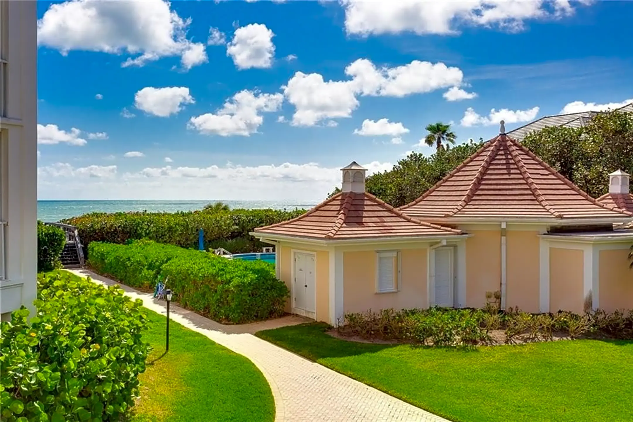 Building - 5680 Florida A1A #111 - Vero Beach, FL
