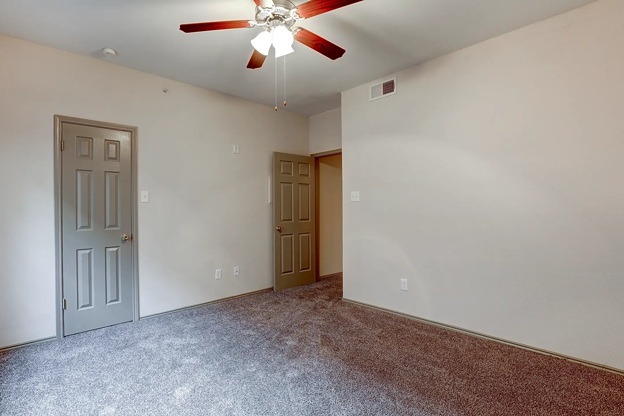 The Seasons at Green Oaks 2175 N Hwy Grand Prairie, TX Apartments