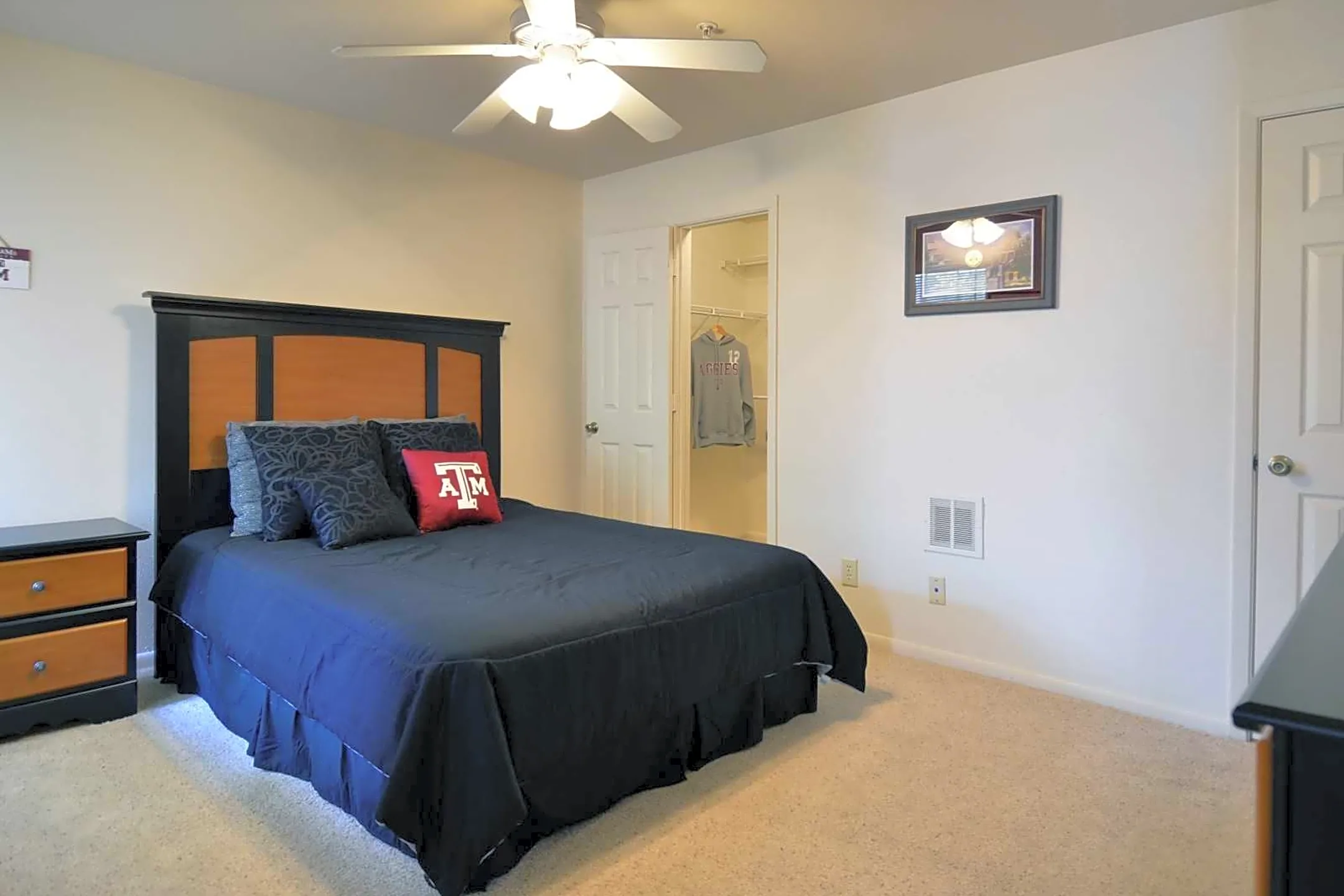 Bedroom - The Enclave - College Station, TX
