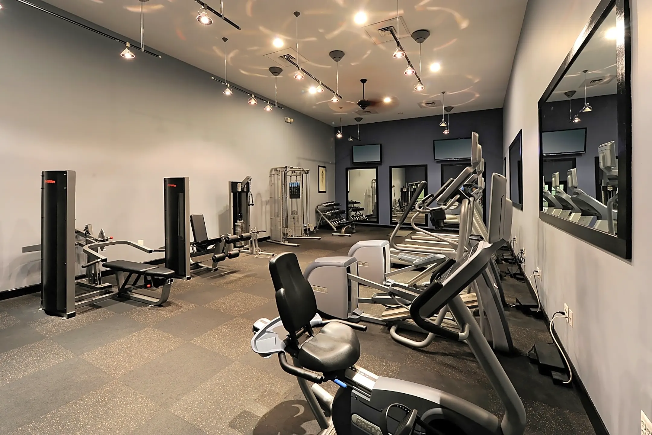 Fitness Weight Room - Regent's Park - Fairfax, VA