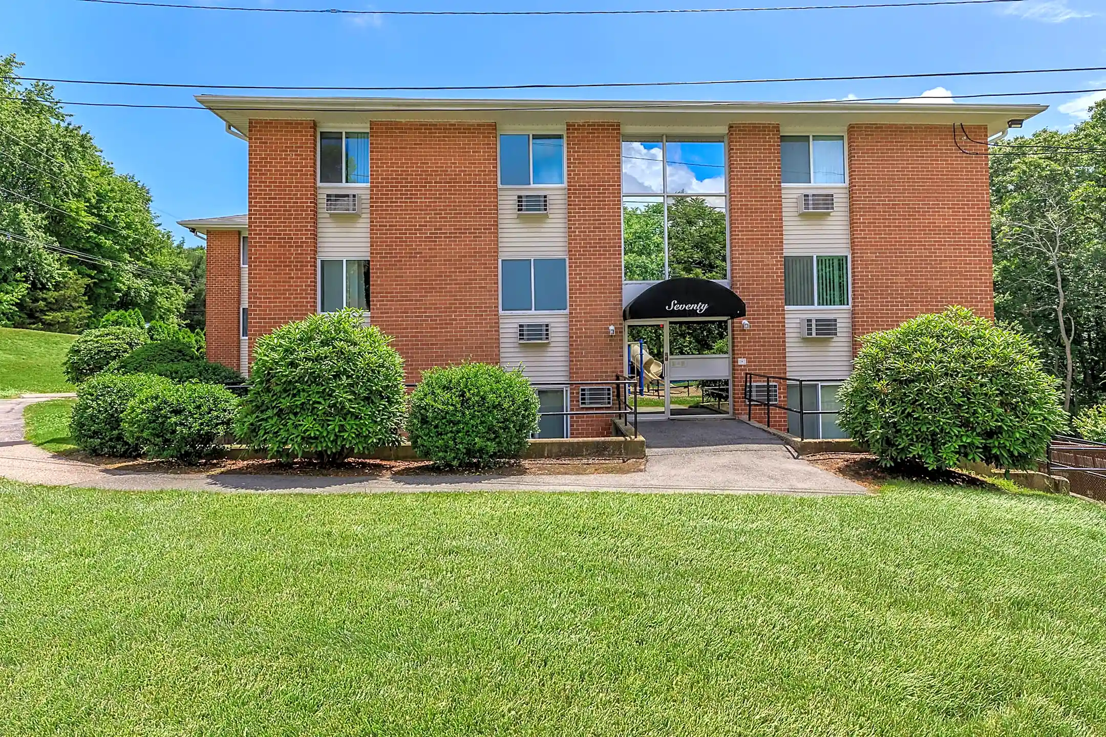 Nutmeg Woods 84 Hawthorne Dr N New London, CT Apartments for Rent