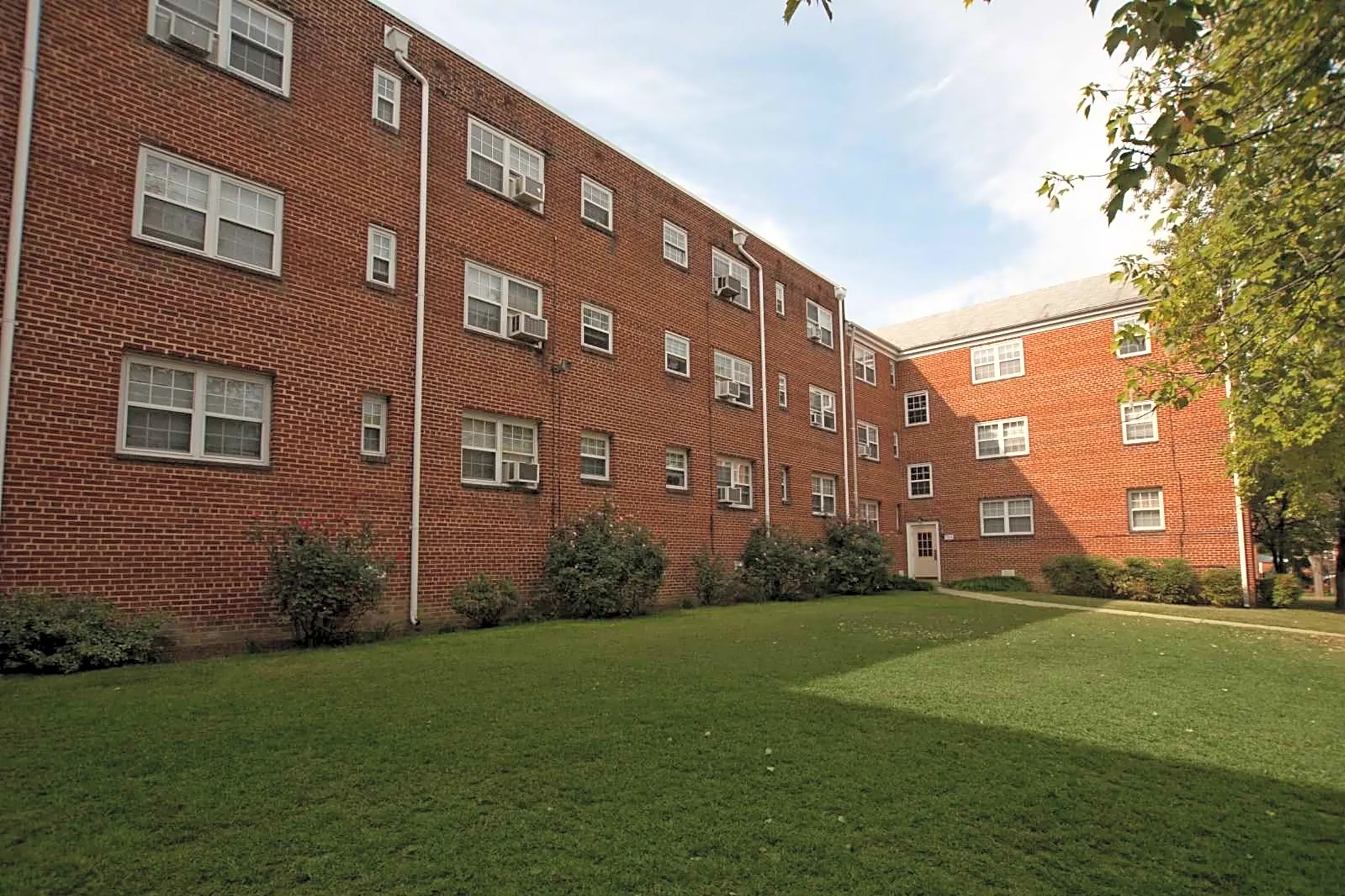 Lloyd Apartments - 800 Tennessee Ave | Alexandria, VA for Rent | Rent.