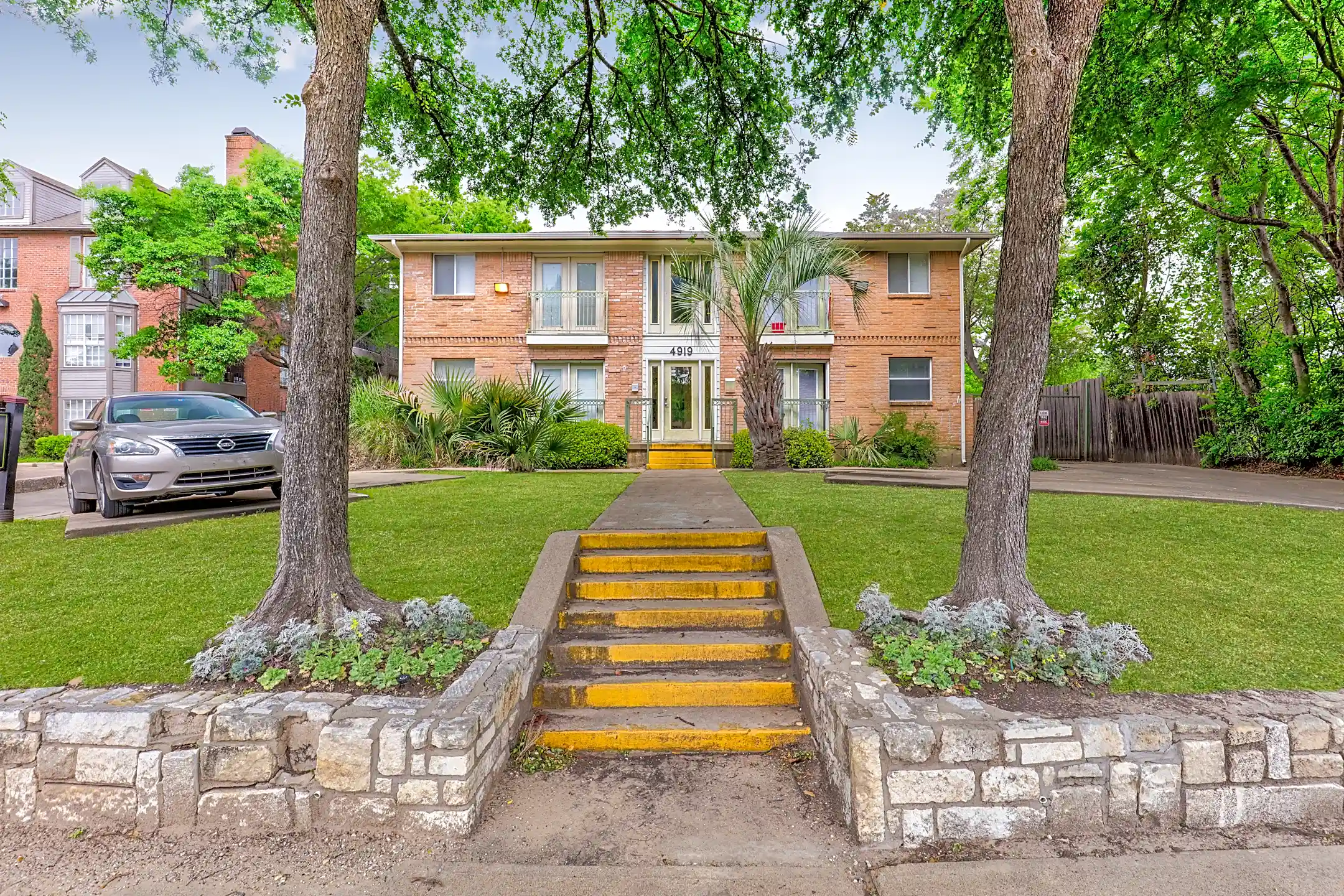 Upper E The Oaks Dallas, TX 75214