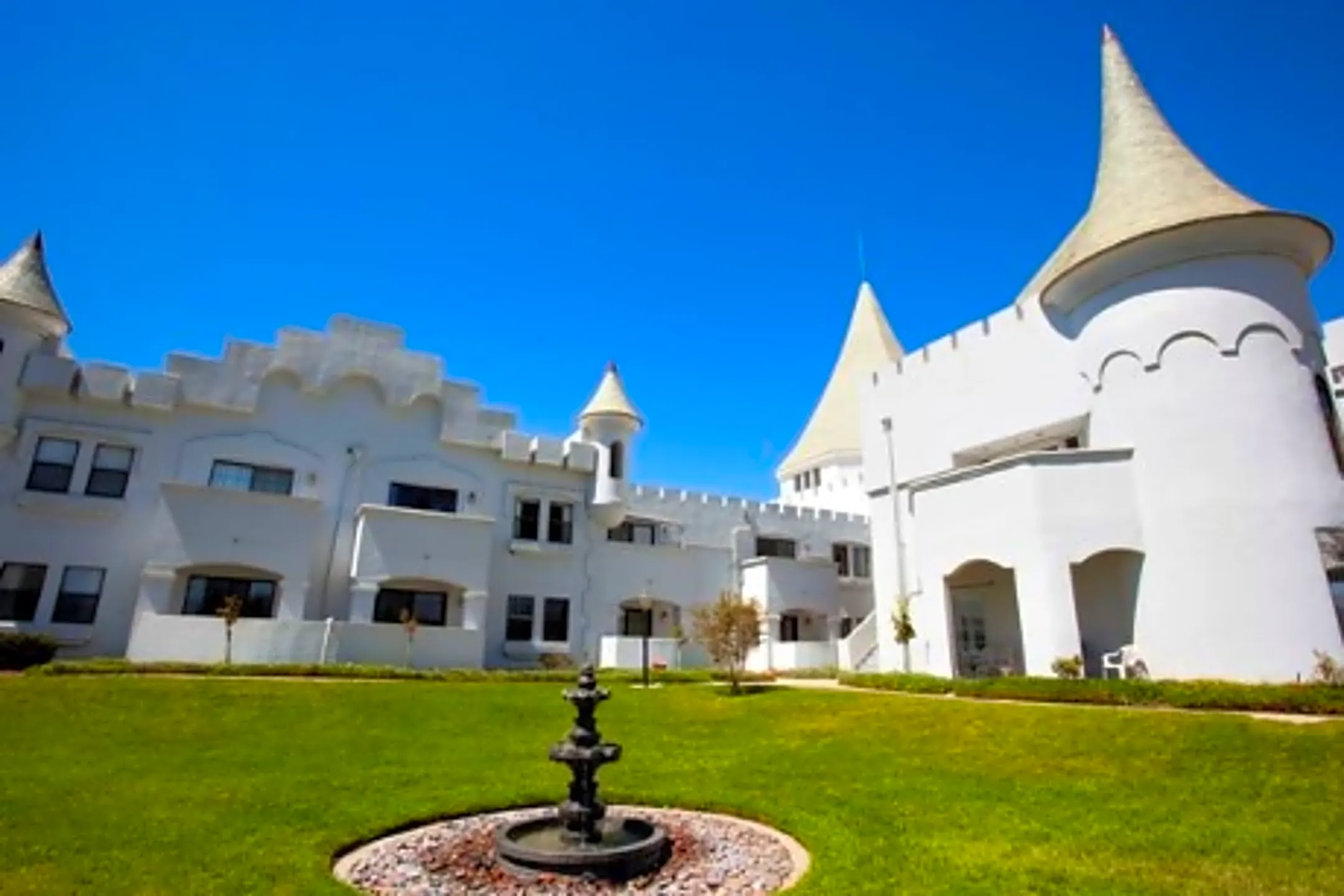 The Camelot Hemet, CA 92543