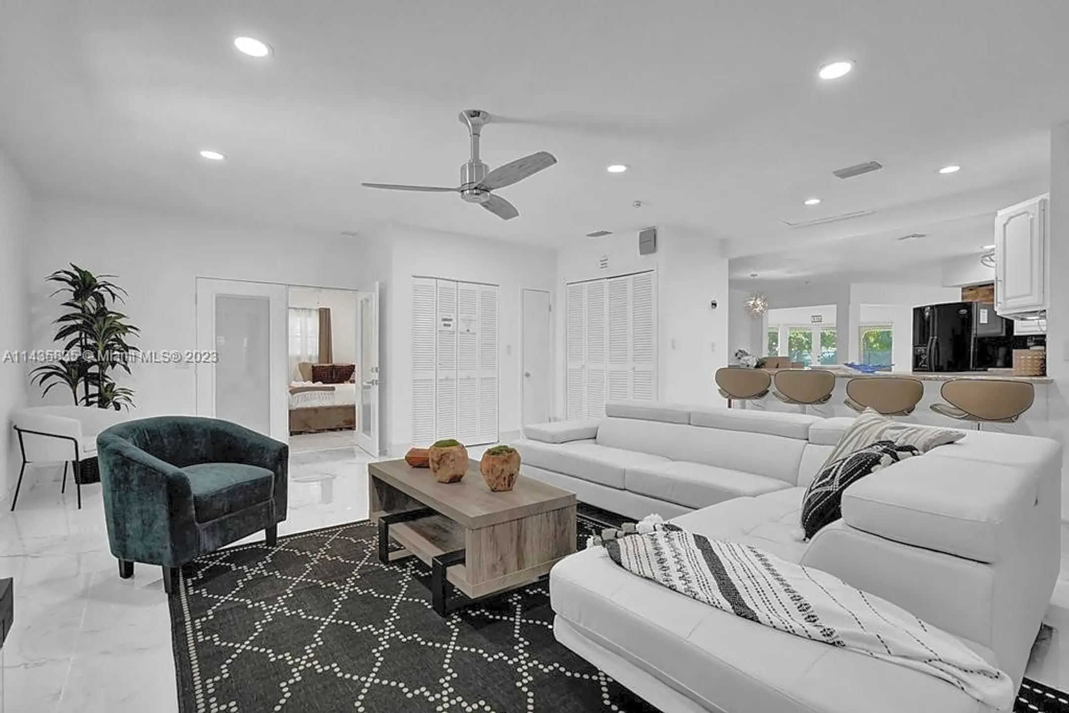 Living Room - 1809 Coral Gardens Dr - Fort Lauderdale, FL