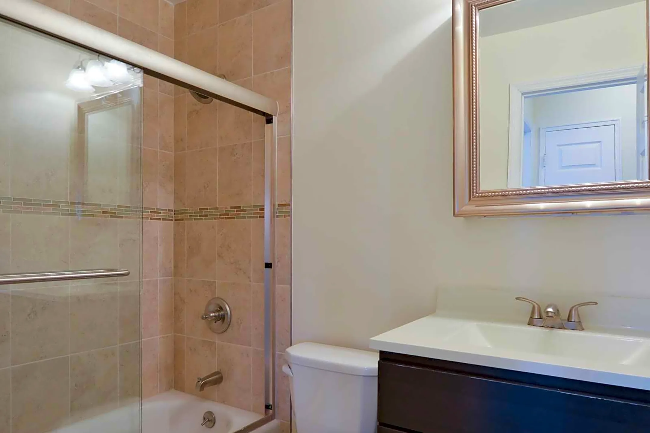 Bathroom - Chelsea Village - Matawan, NJ