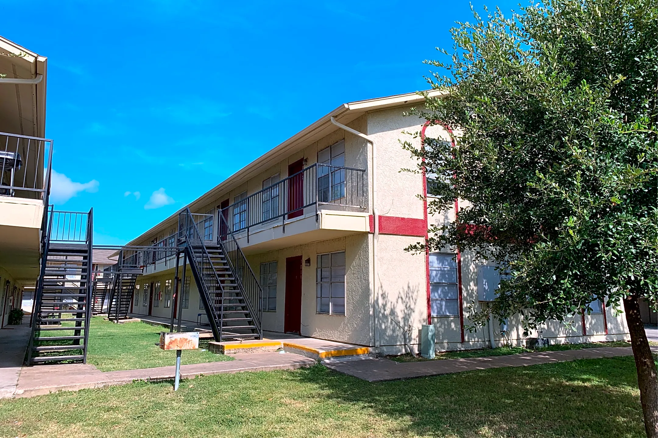 Club View Apartments - 3907 E Southcross Blvd | San Antonio, TX ...