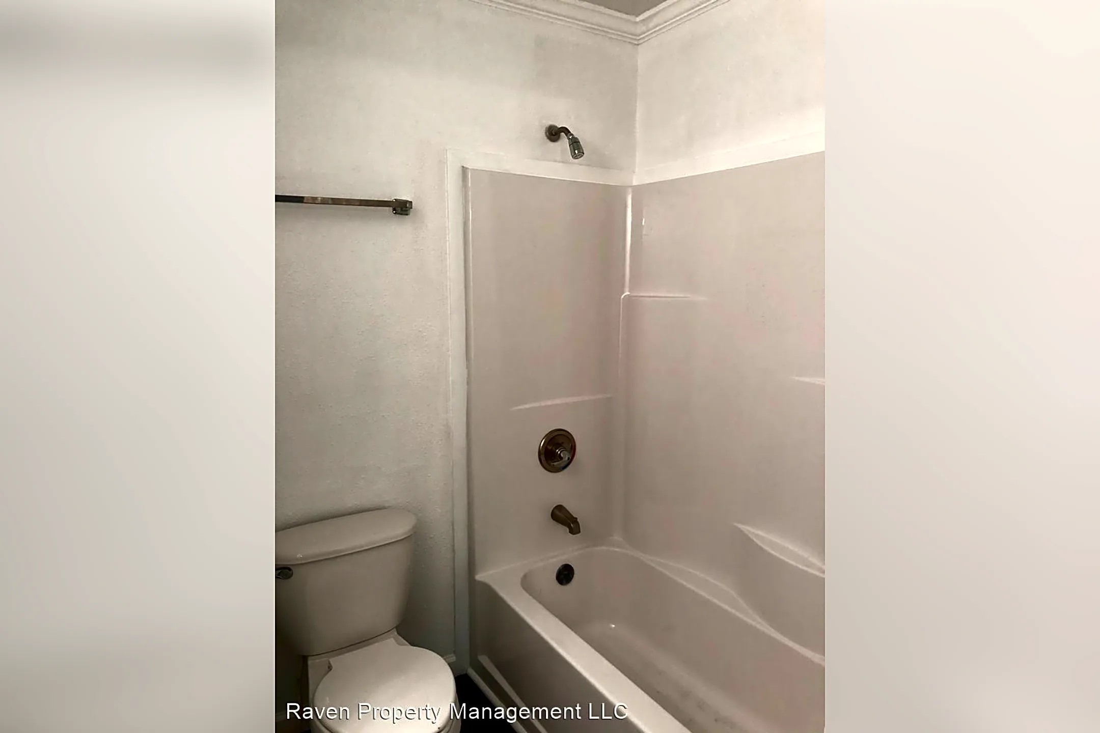 Bathroom - 140 Varsity Cir - Huntsville, TX