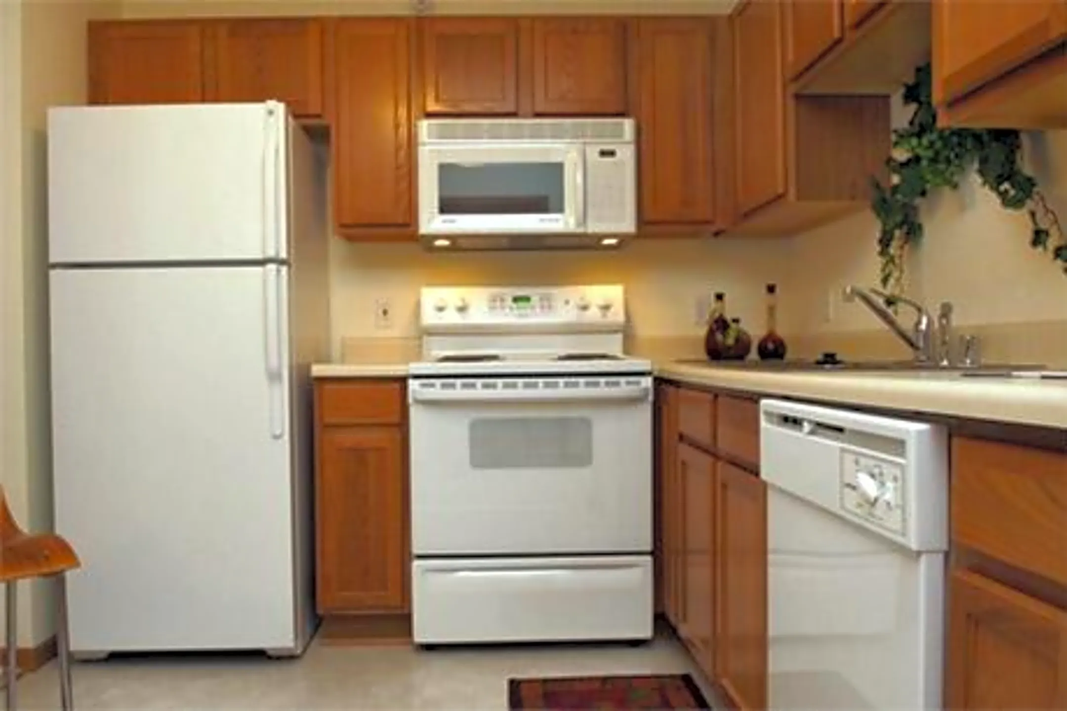 Quail Pointe 1088 Quail Ct Pewaukee, WI Apartments for Rent Rent.