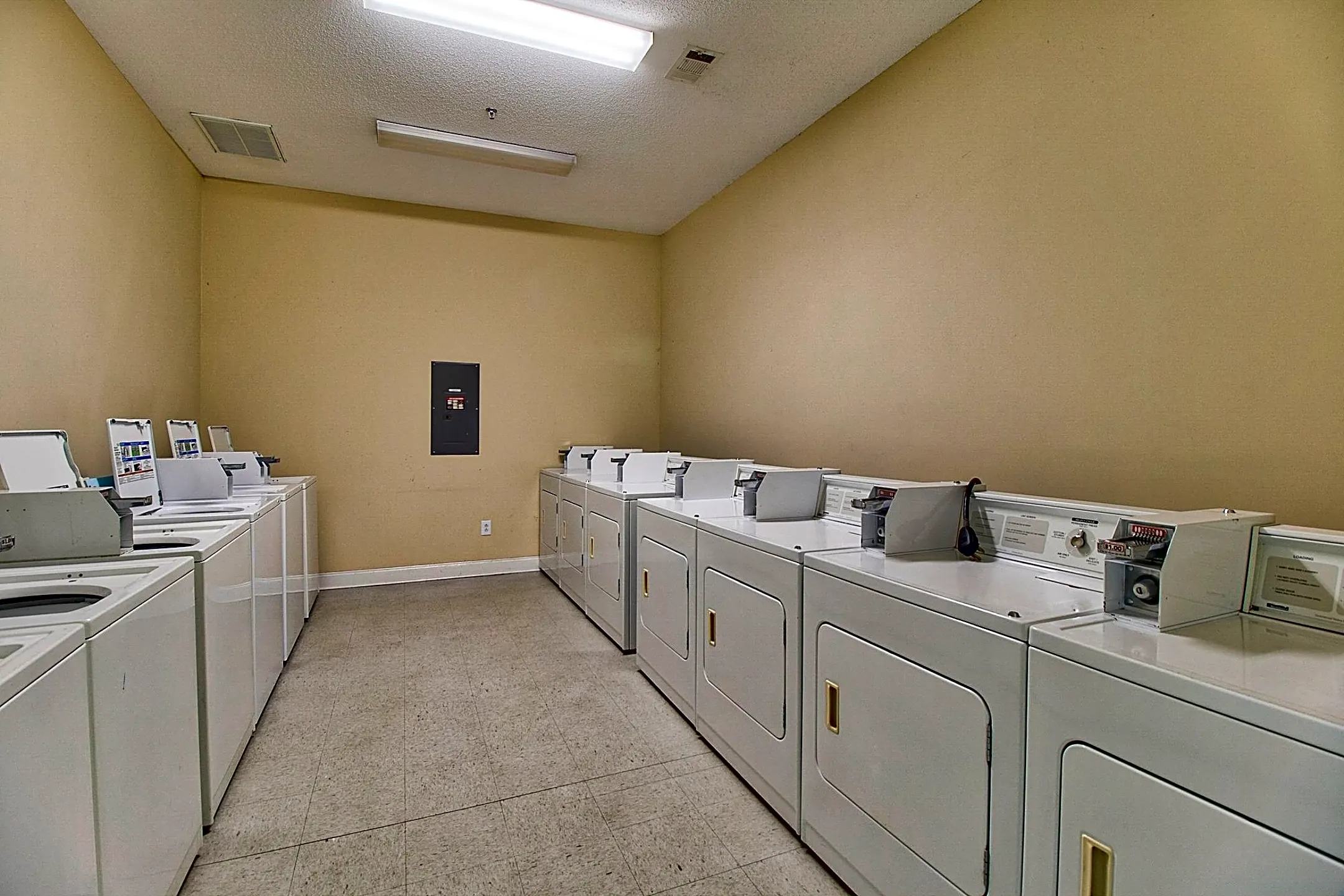 Adrian On Riverside 5243 Riverside Dr Macon, GA Apartments for Rent