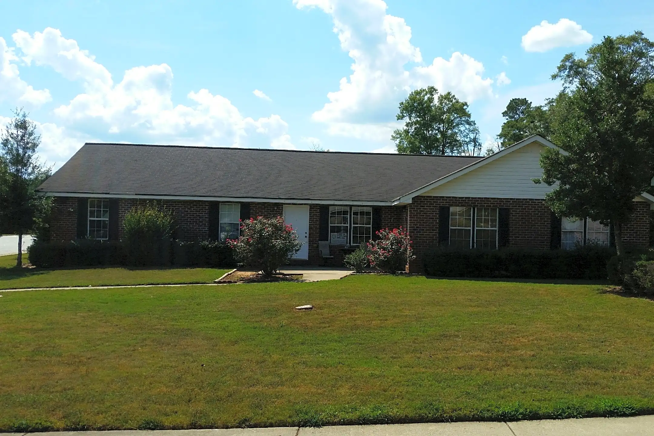 Madison Square Duplexes Apartments Madison, GA 30650