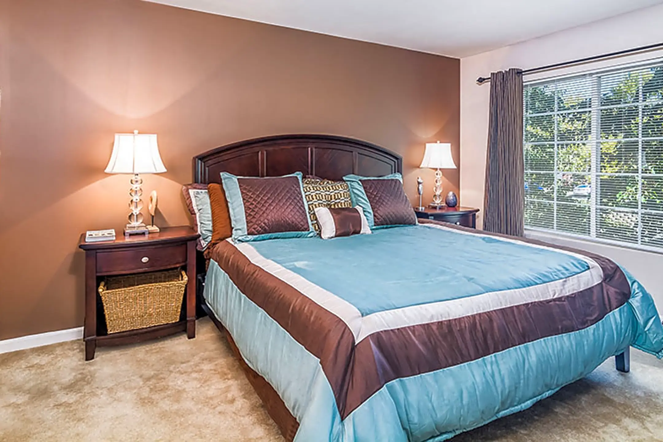 The Meadows 450 Sullivan Lake Blvd Lakemoor, IL Apartments for Rent