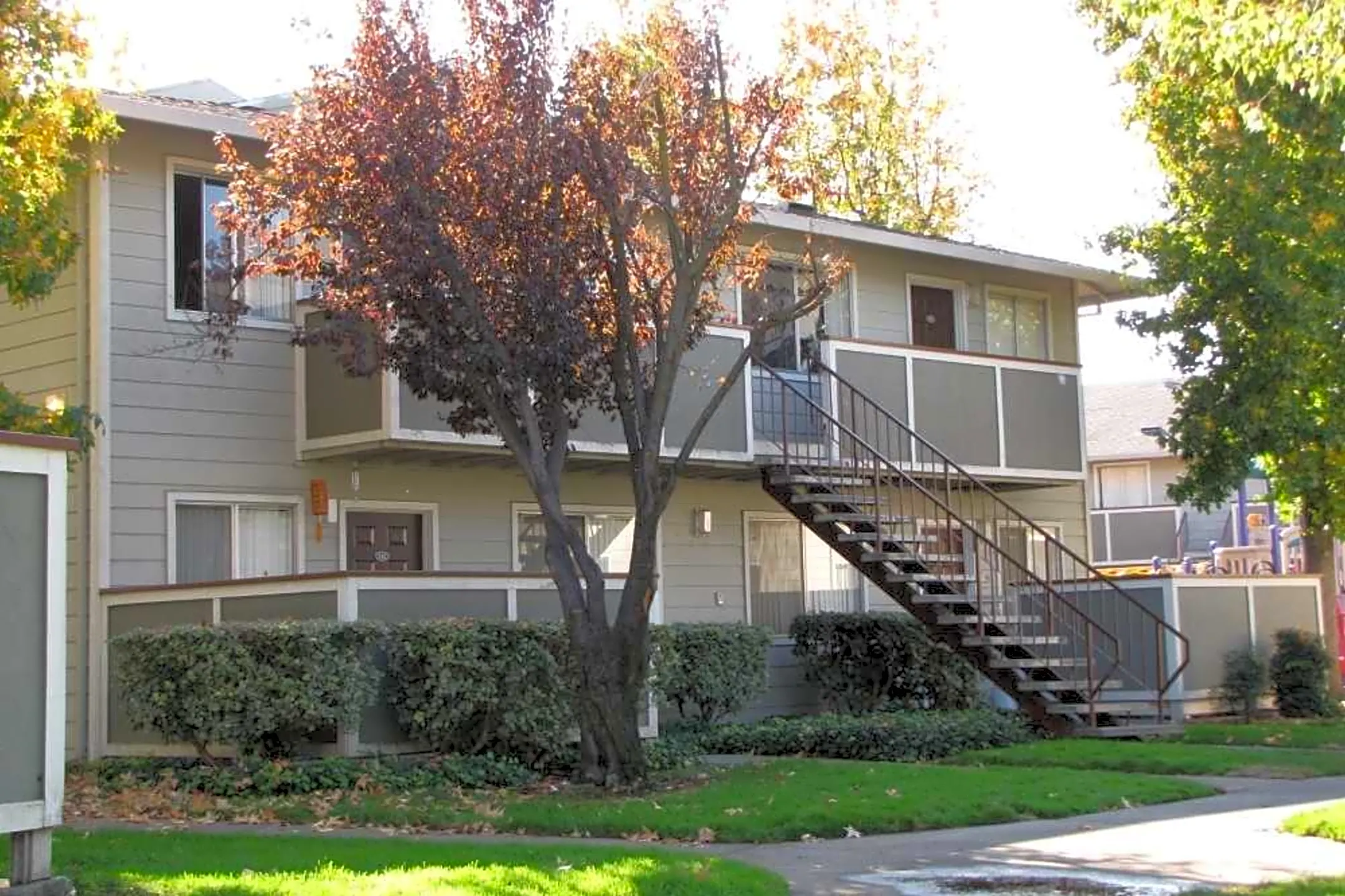 Countrywood Village 5500 Mack Rd Sacramento, CA Apartments for Rent