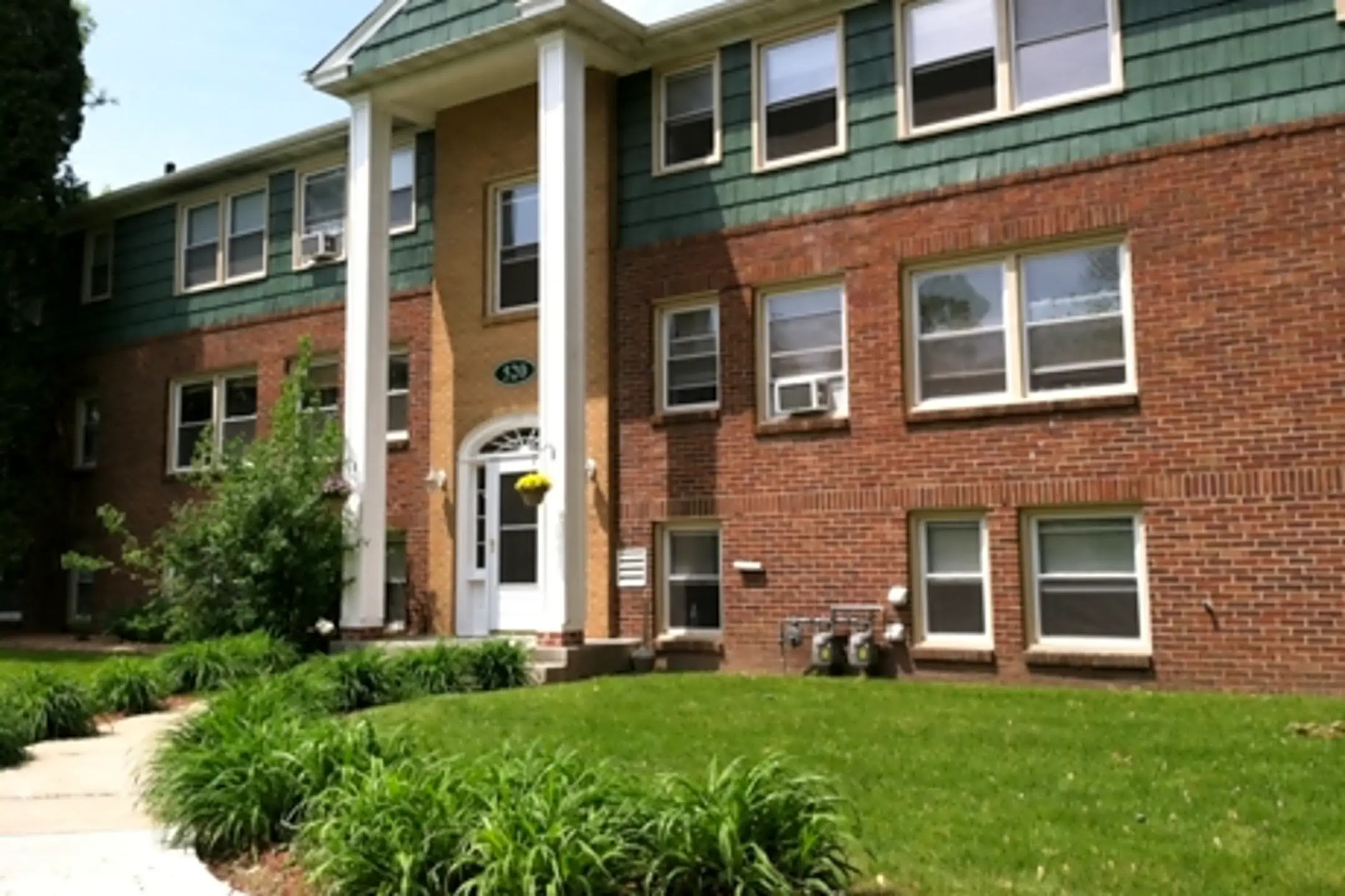 Excelsior Lakes Apartments 521 Linden St Excelsior, MN Apartments