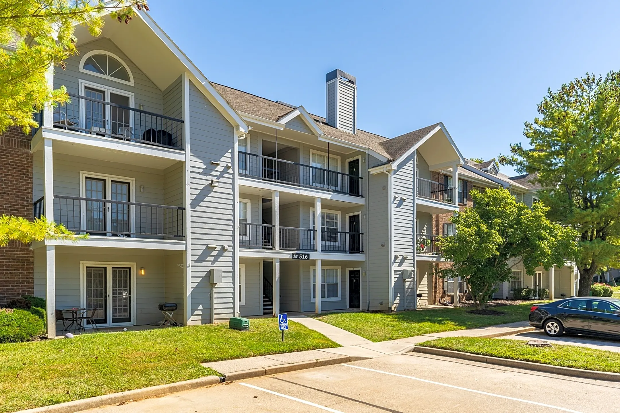 Pelican Cove Apartments Florissant, MO 63031